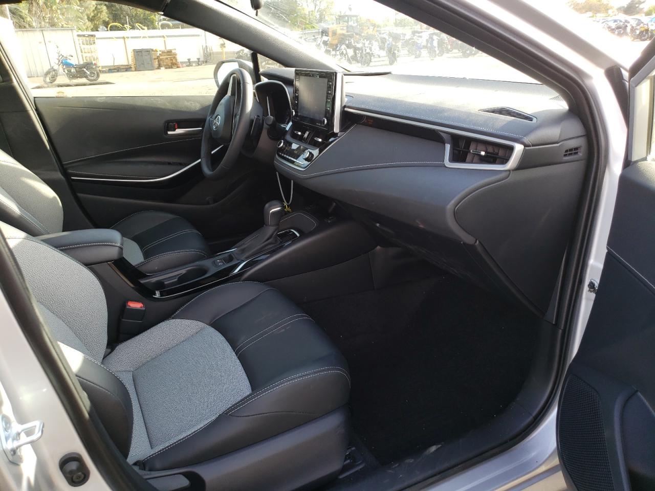 Photo 5 from auction – 2021 TOYOTA COROLLA XS with VIN JTNC4MBE4M3107389