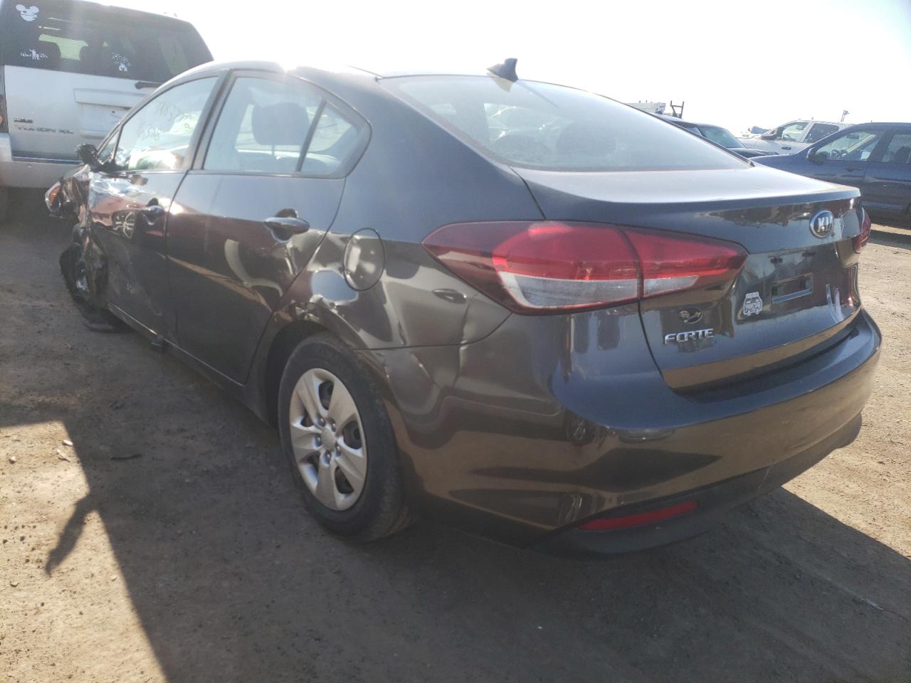 Photo 3 from auction – 2017 KIA FORTE LX with VIN 3KPFK4A74HE091915