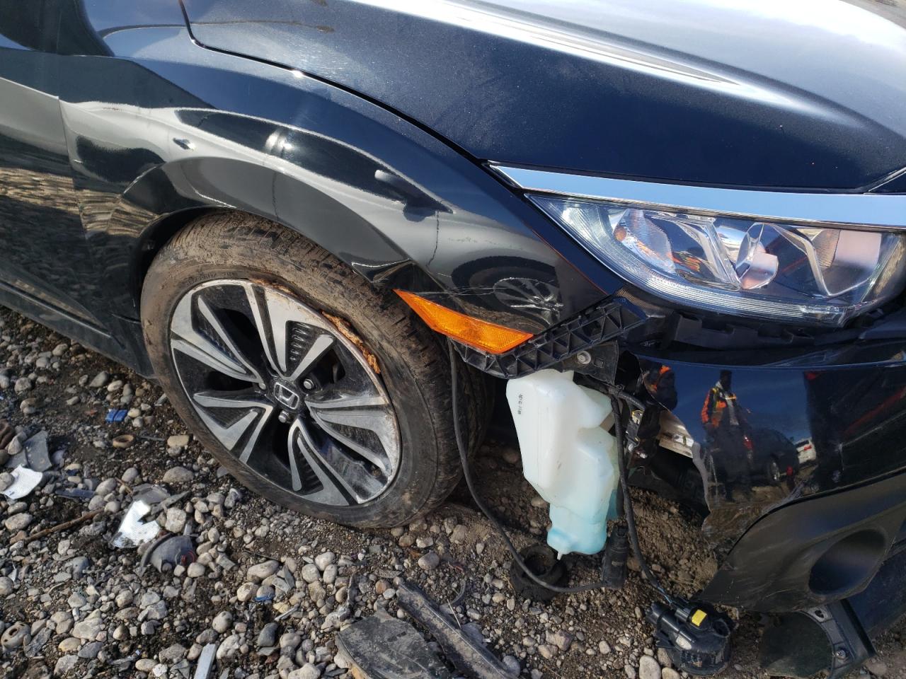Photo 9 from auction – 2017 HONDA CIVIC EXL with VIN 19XFC1F77HE005372