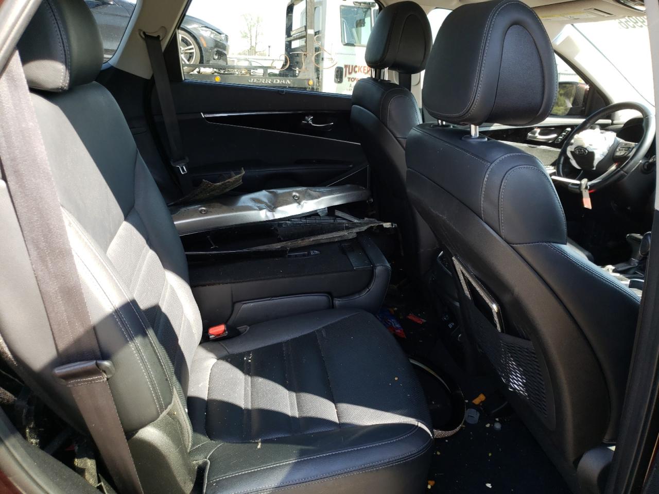 Photo 6 from auction – 2016 KIA SORENTO SX with VIN 5XYPK4A57GG075759