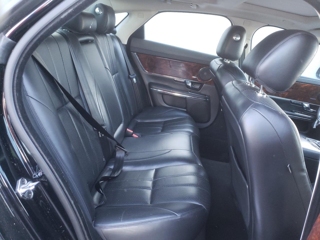 Photo 6 from auction – 2013 JAGUAR XJ with VIN SAJWA1C74D8V44516