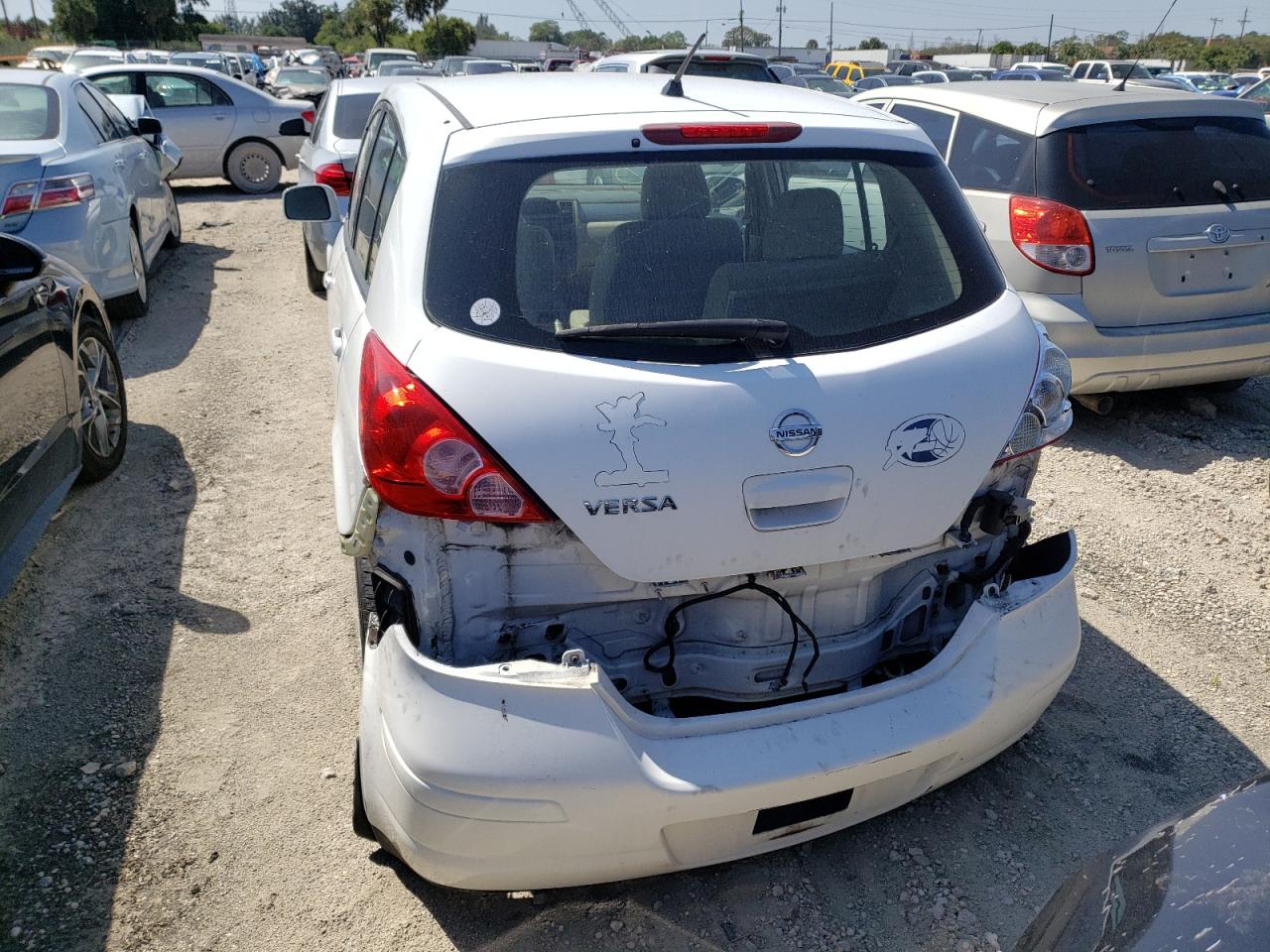 Photo 9 from auction – 2011 NISSAN VERSA S with VIN 3N1BC1CP4BL365577