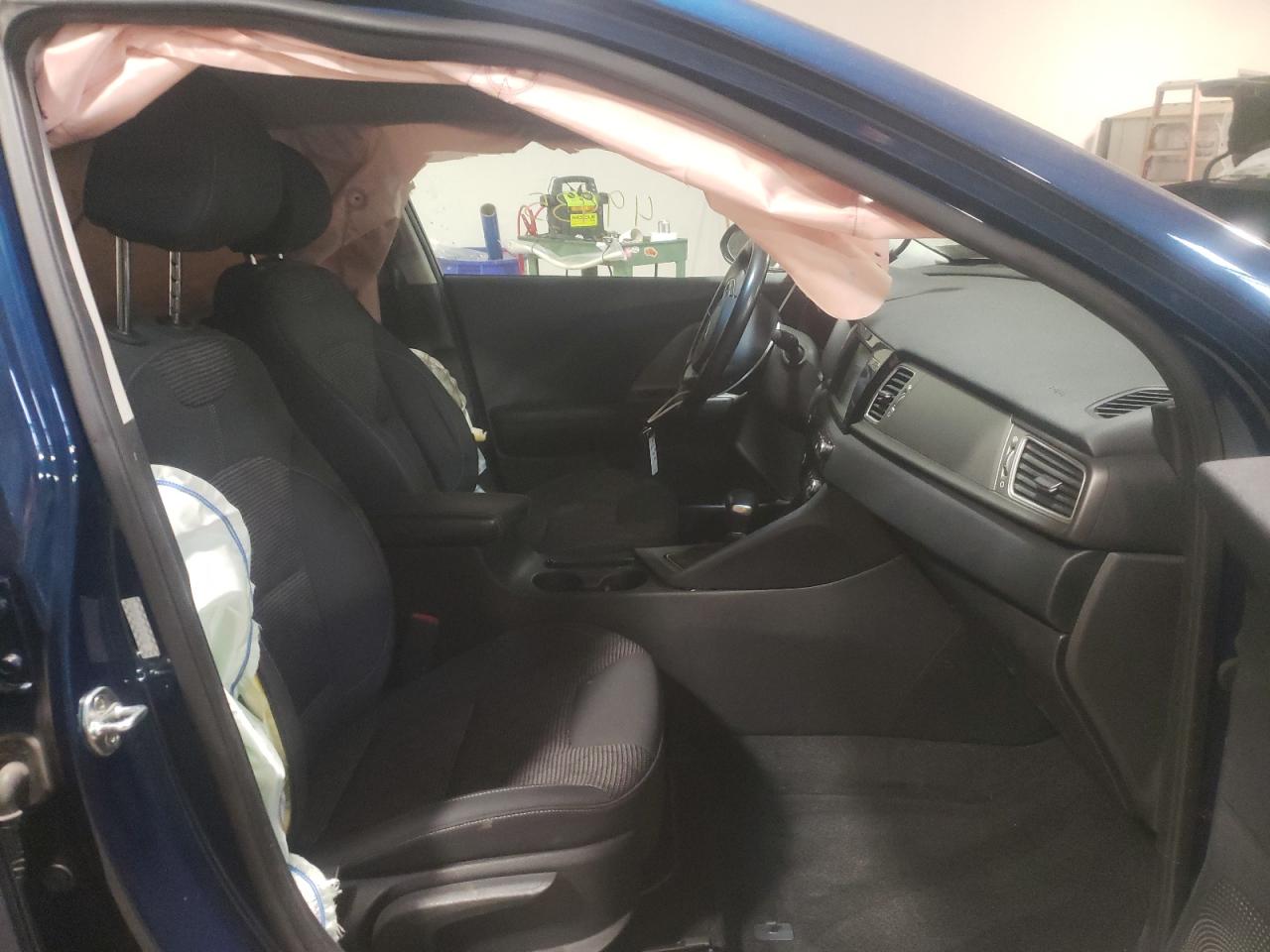 Photo 5 from auction – 2017 KIA NIRO FE with VIN KNDCB3LC3H5090421