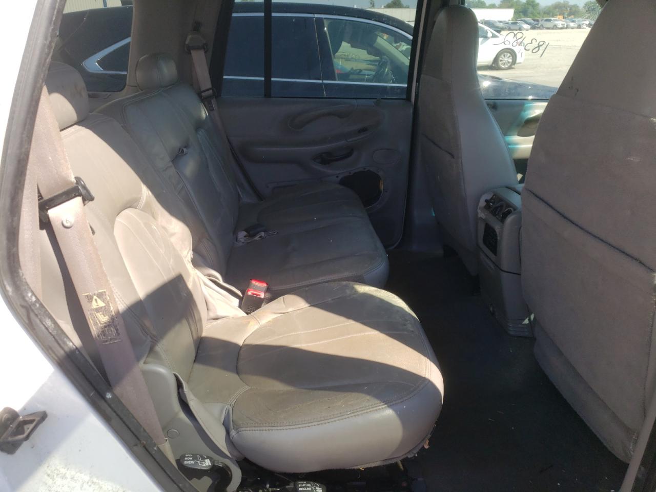 Photo 6 from auction – 2002 FORD EXPEDITION with VIN 1FMRU17L82LA02187