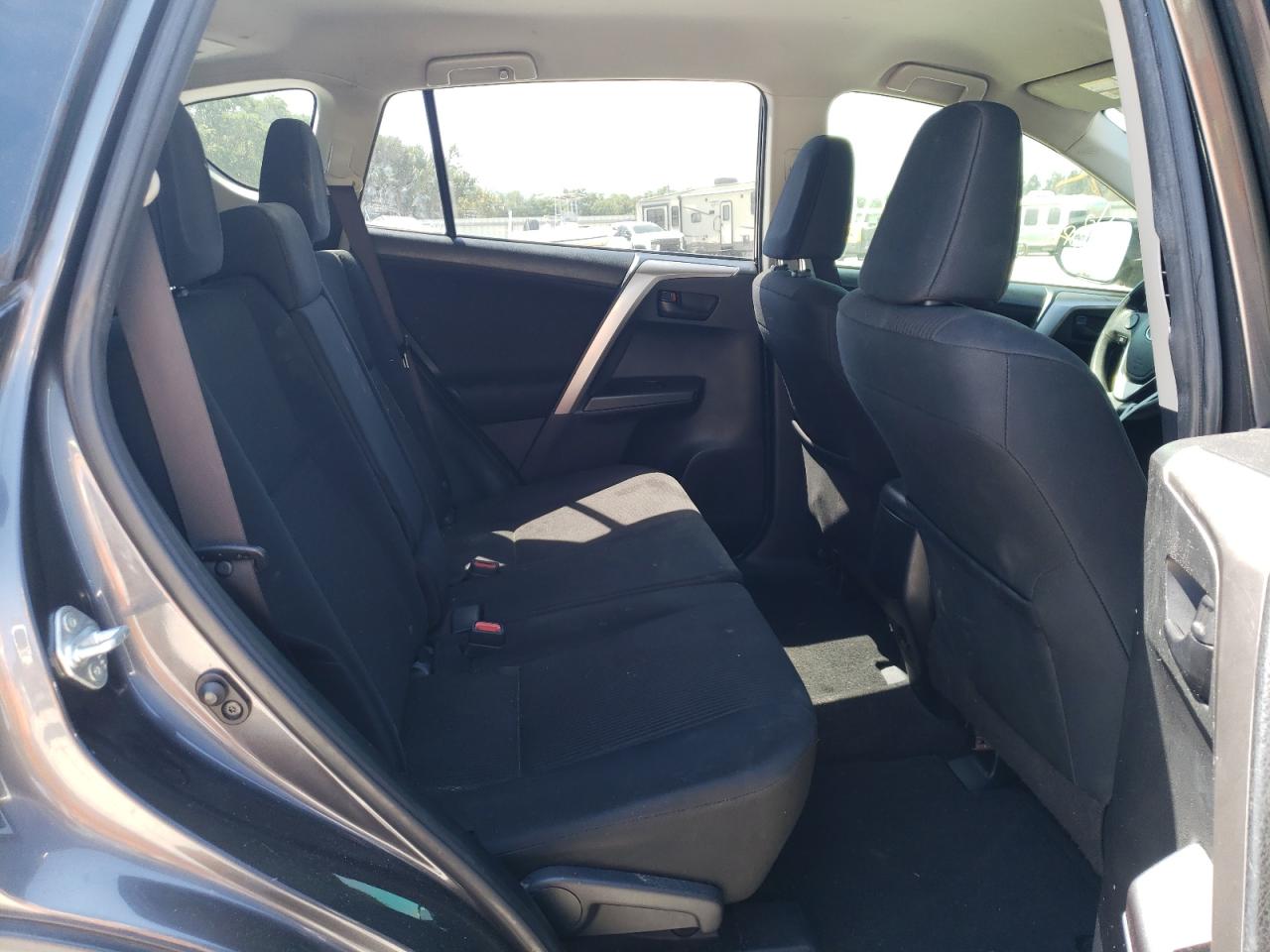 Photo 6 from auction – 2016 TOYOTA RAV4 LE with VIN JTMZFREV0GJ076126