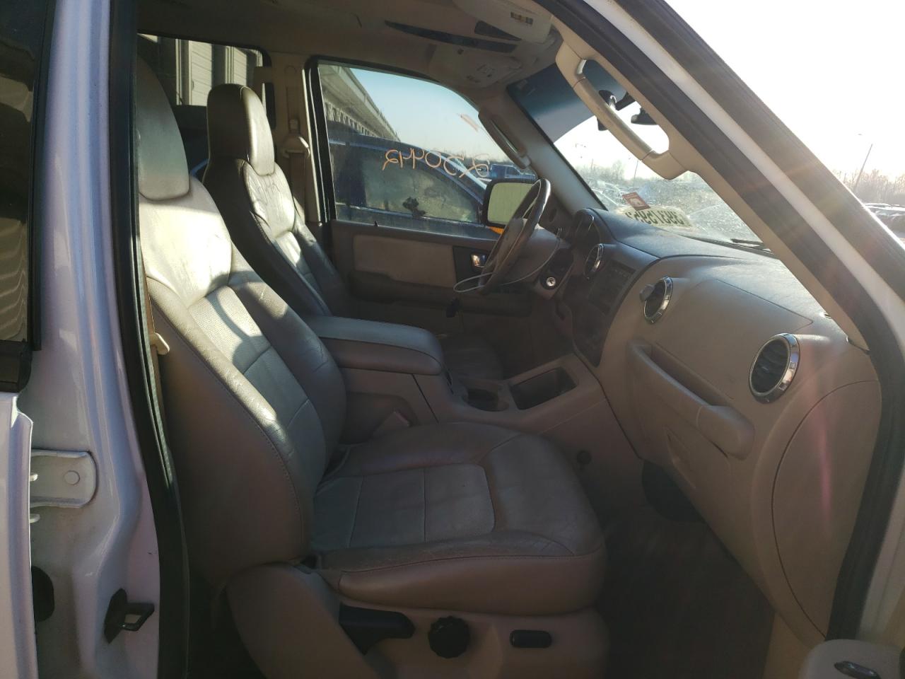 Photo 5 from auction – 2004 FORD EXPEDITION with VIN 1FMPU17L24LA87344