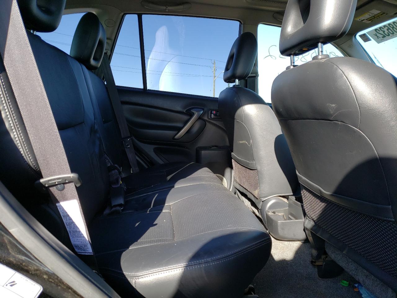 Photo 6 from auction – 2005 TOYOTA RAV4 with VIN JTEHD20V556034885