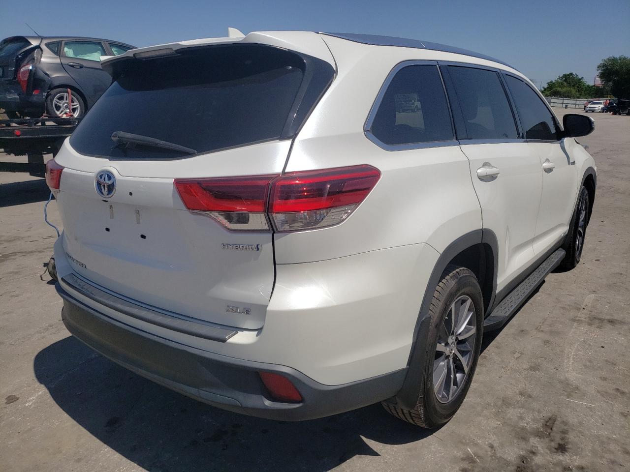Photo 4 from auction – 2019 TOYOTA HIGHLANDER with VIN 5TDJGRFHXKS053810