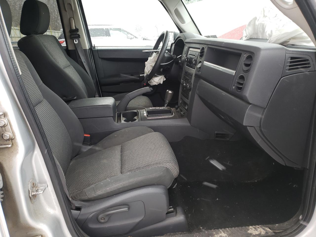 Photo 5 from auction – 2008 JEEP COMMANDER with VIN 1J8HG48K48C105381