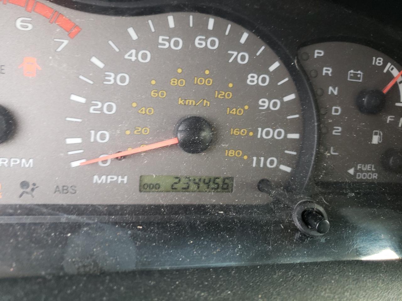 Photo 8 from auction – 2004 TOYOTA SEQUOIA LI with VIN 5TDBT48A14S223493