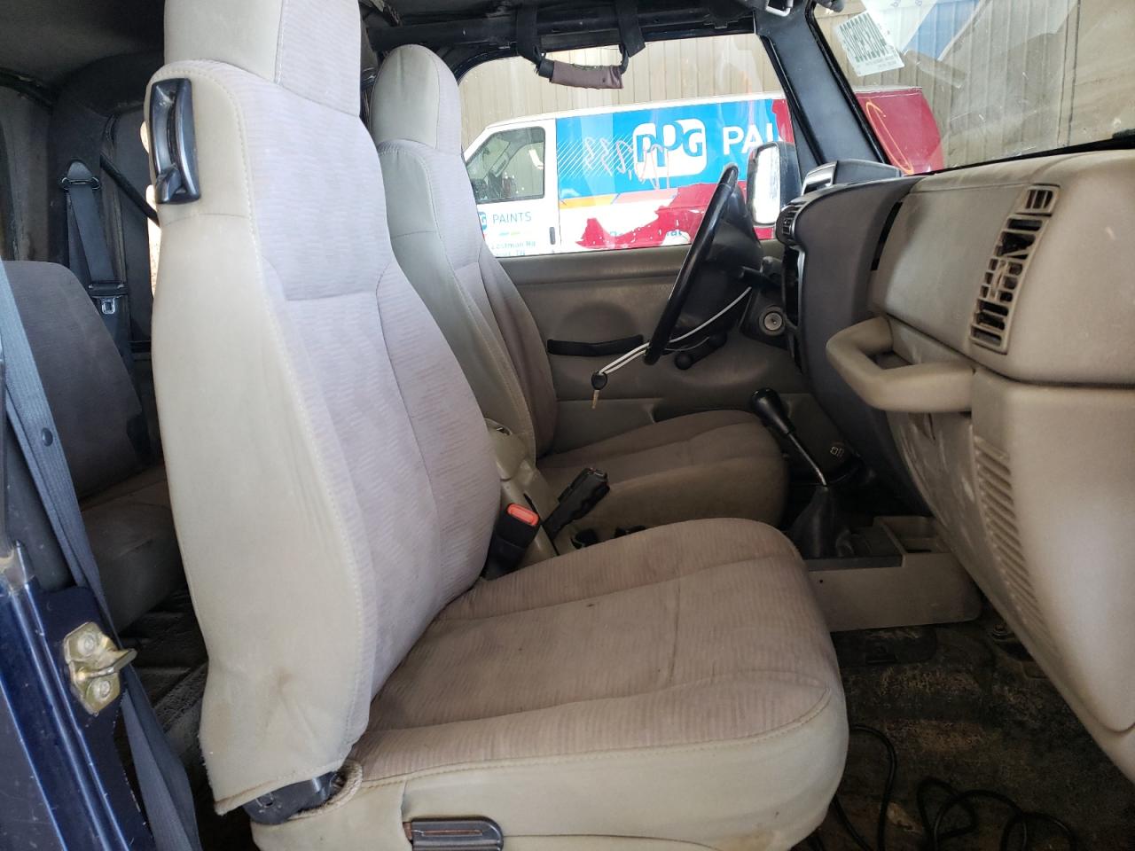 Photo 5 from auction – 2005 JEEP WRANGLER X with VIN 1J4FA39S95P348174