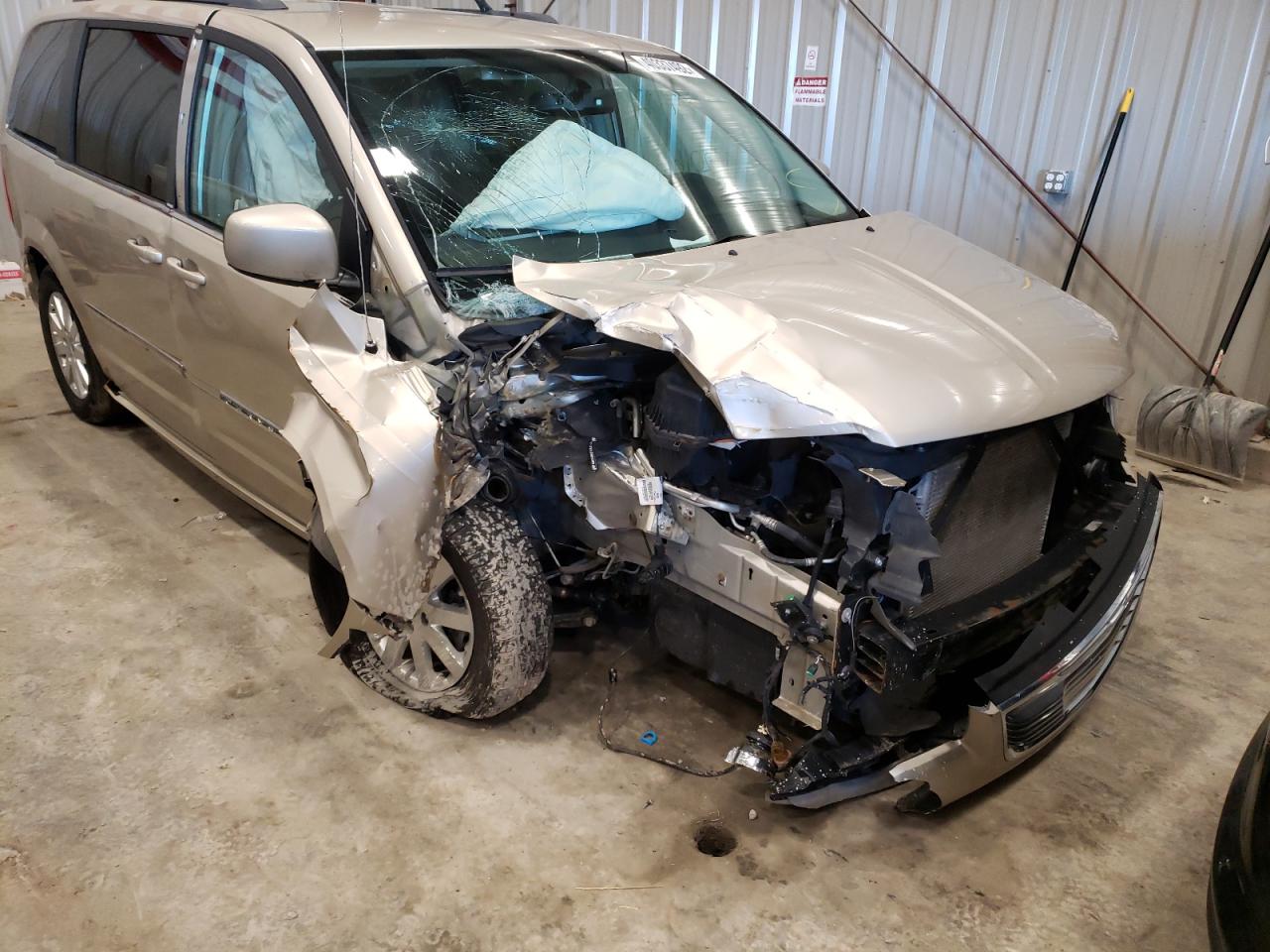 Photo 9 from auction – 2013 CHRYSLER TOWN & COU with VIN 2C4RC1BGXDR776534