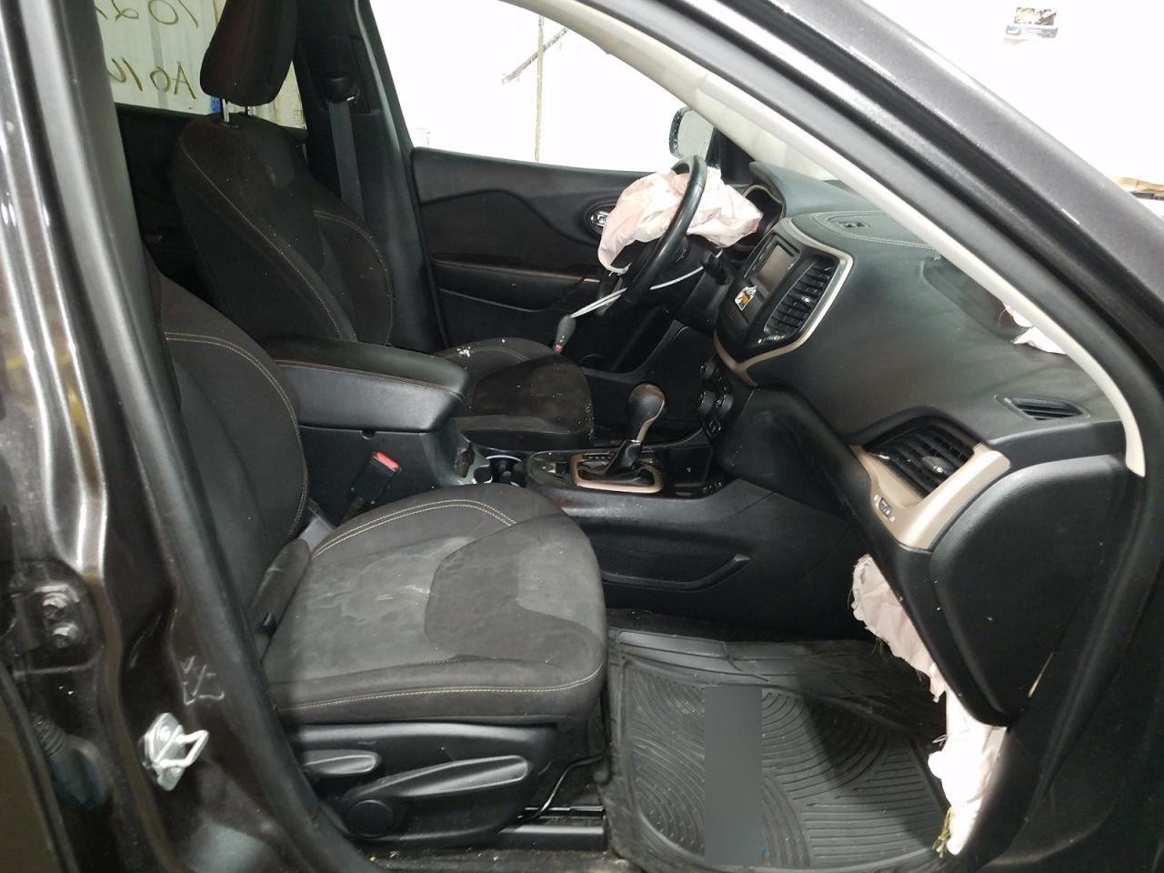 Photo 5 from auction – 2016 JEEP CHEROKEE L with VIN 1C4PJLCB2GW167820