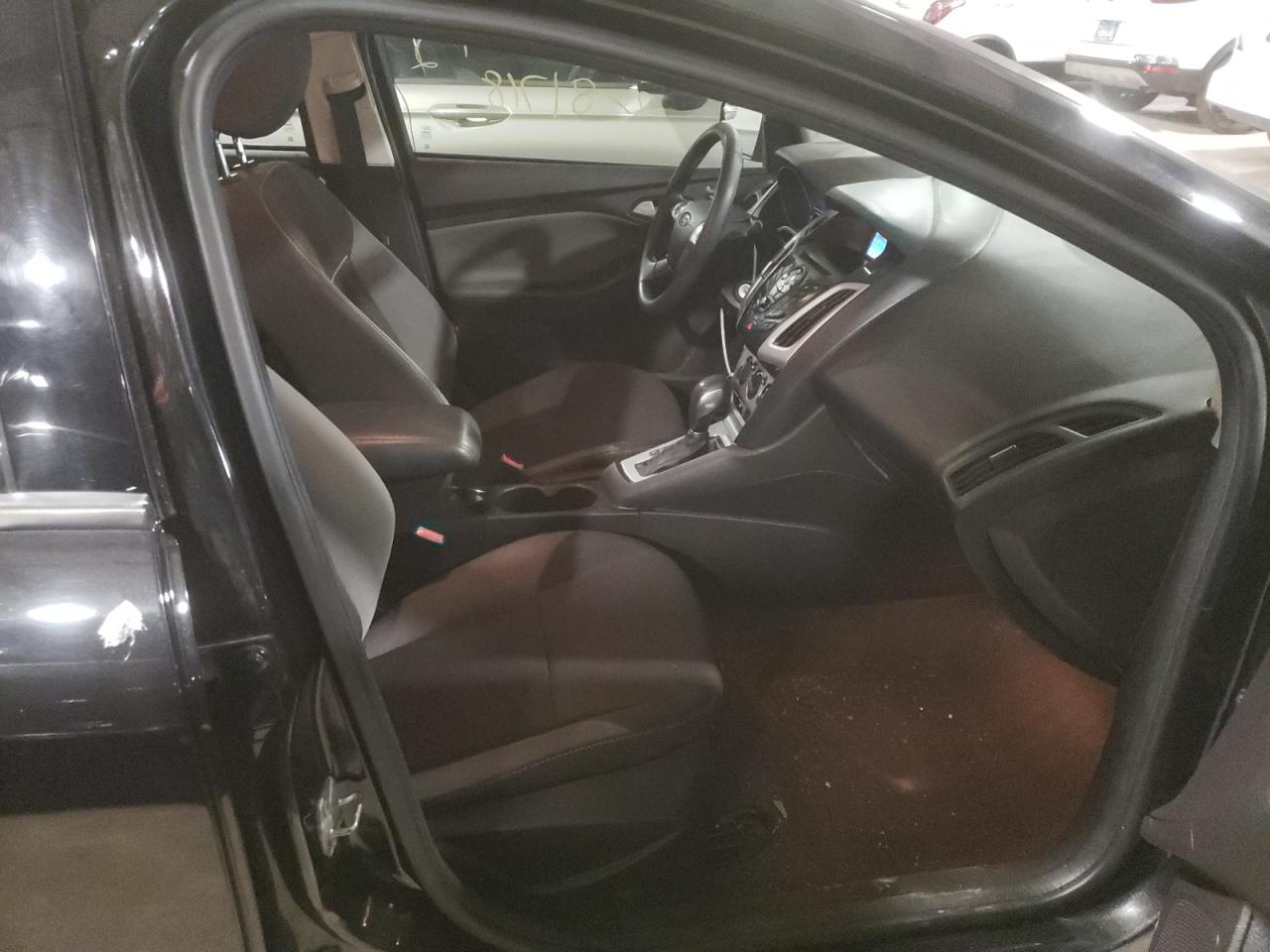 Photo 5 from auction – 2014 FORD FOCUS SE with VIN 1FADP3F22EL153692