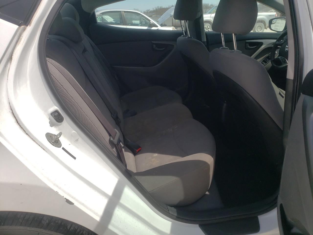 Photo 6 from auction – 2015 HYUNDAI ELANTRA SE with VIN 5NPDH4AE3FH592016