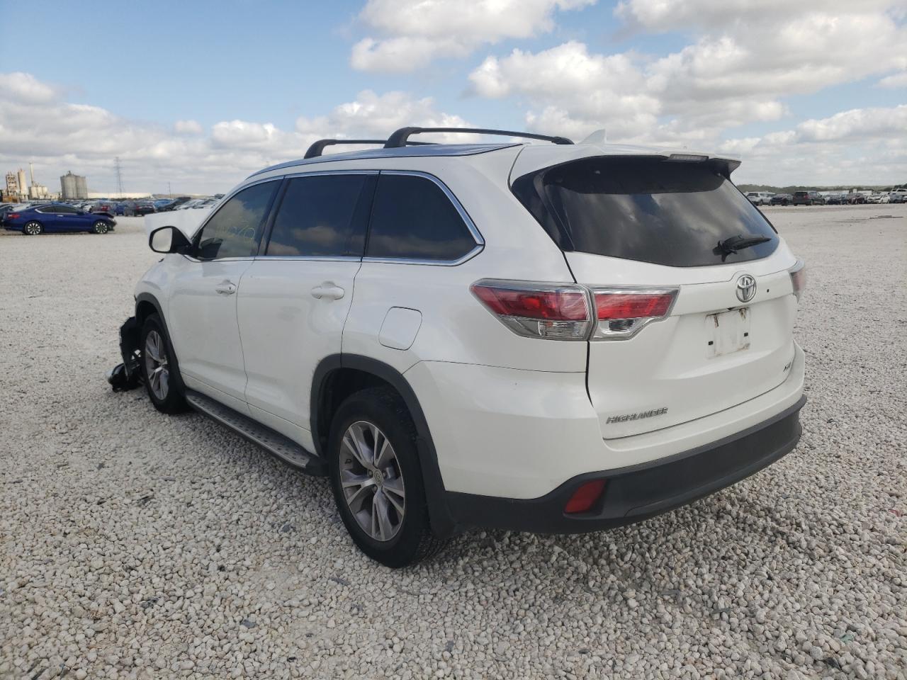 Photo 3 from auction – 2015 TOYOTA HIGHLANDER with VIN 5TDKKRFH9FS114234