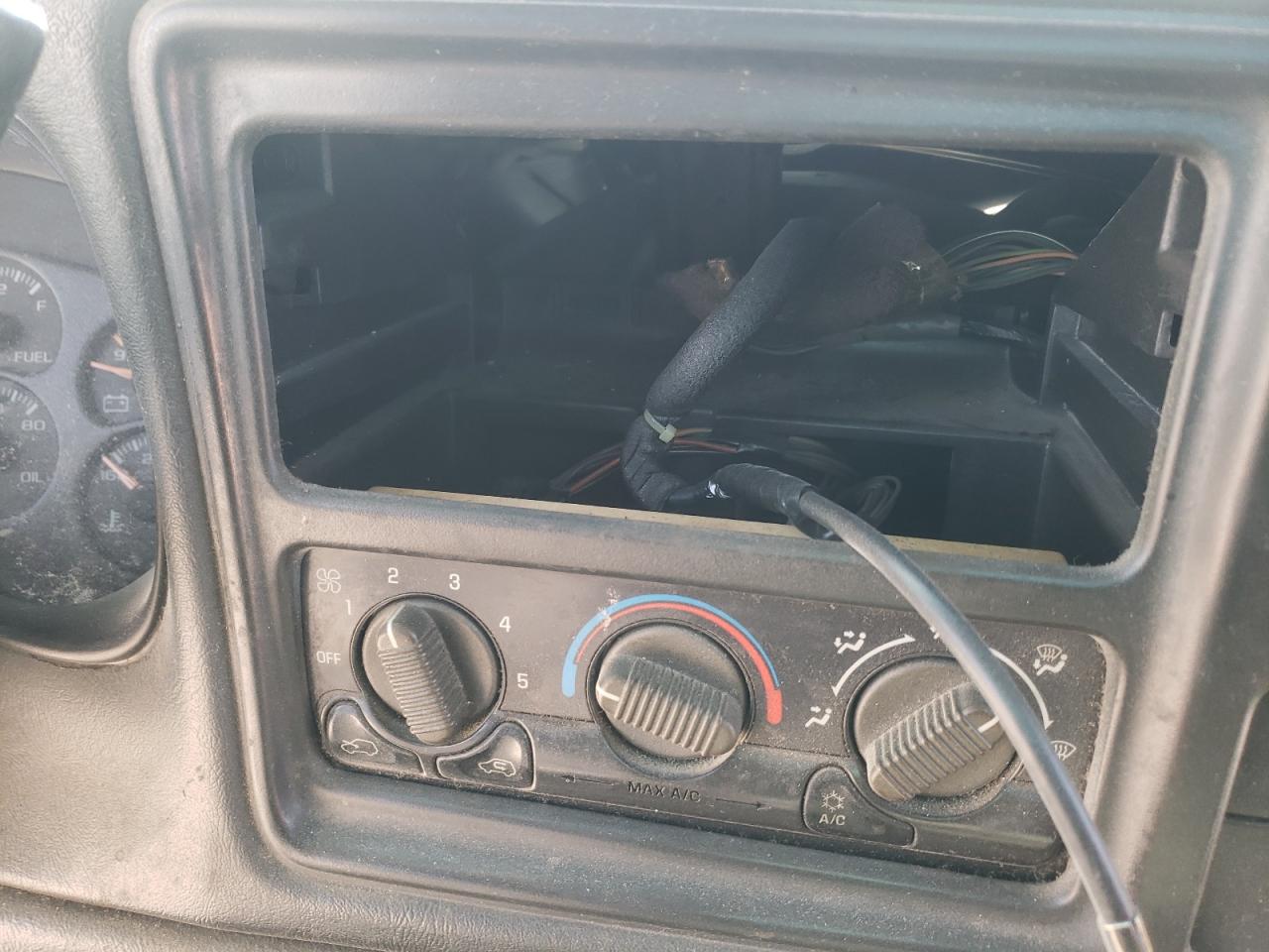 Photo 9 from auction – 2001 CHEVROLET SILVERADO with VIN 2GCEC19T511255278