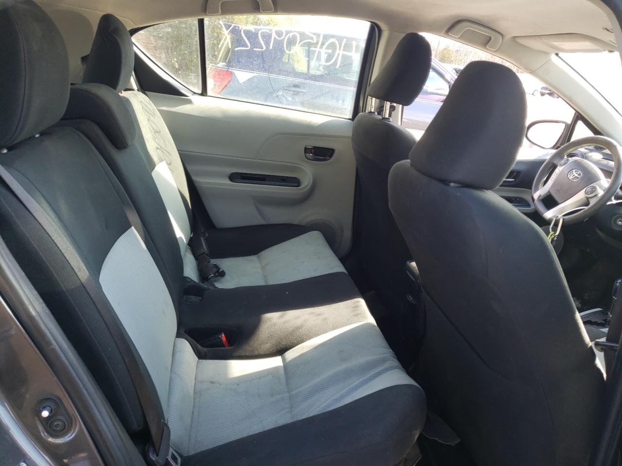 Photo 6 from auction – 2012 TOYOTA PRIUS C with VIN JTDKDTB36C1524404