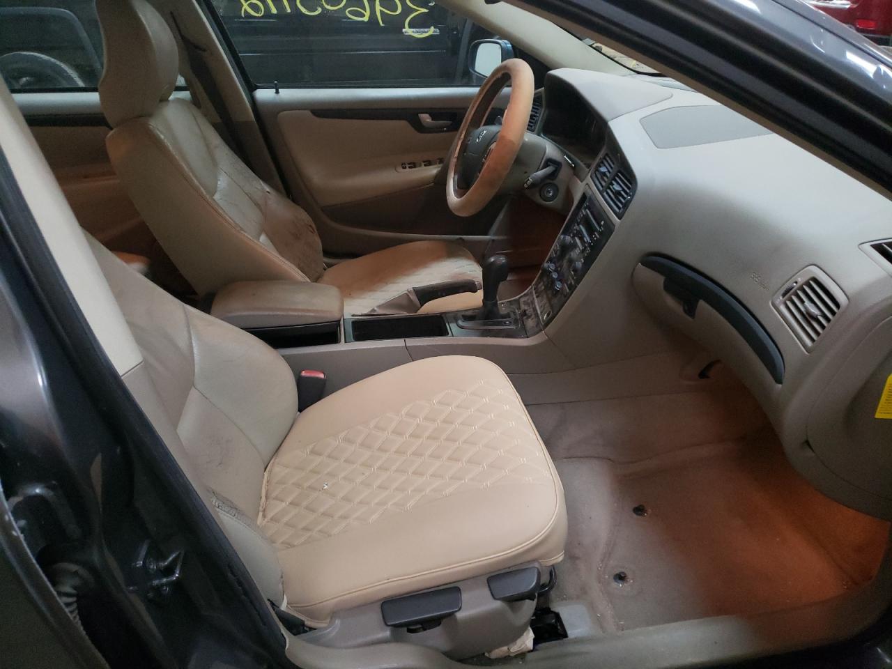 Photo 5 from auction – 2004 VOLVO V70 with VIN YV1SW61T242407650