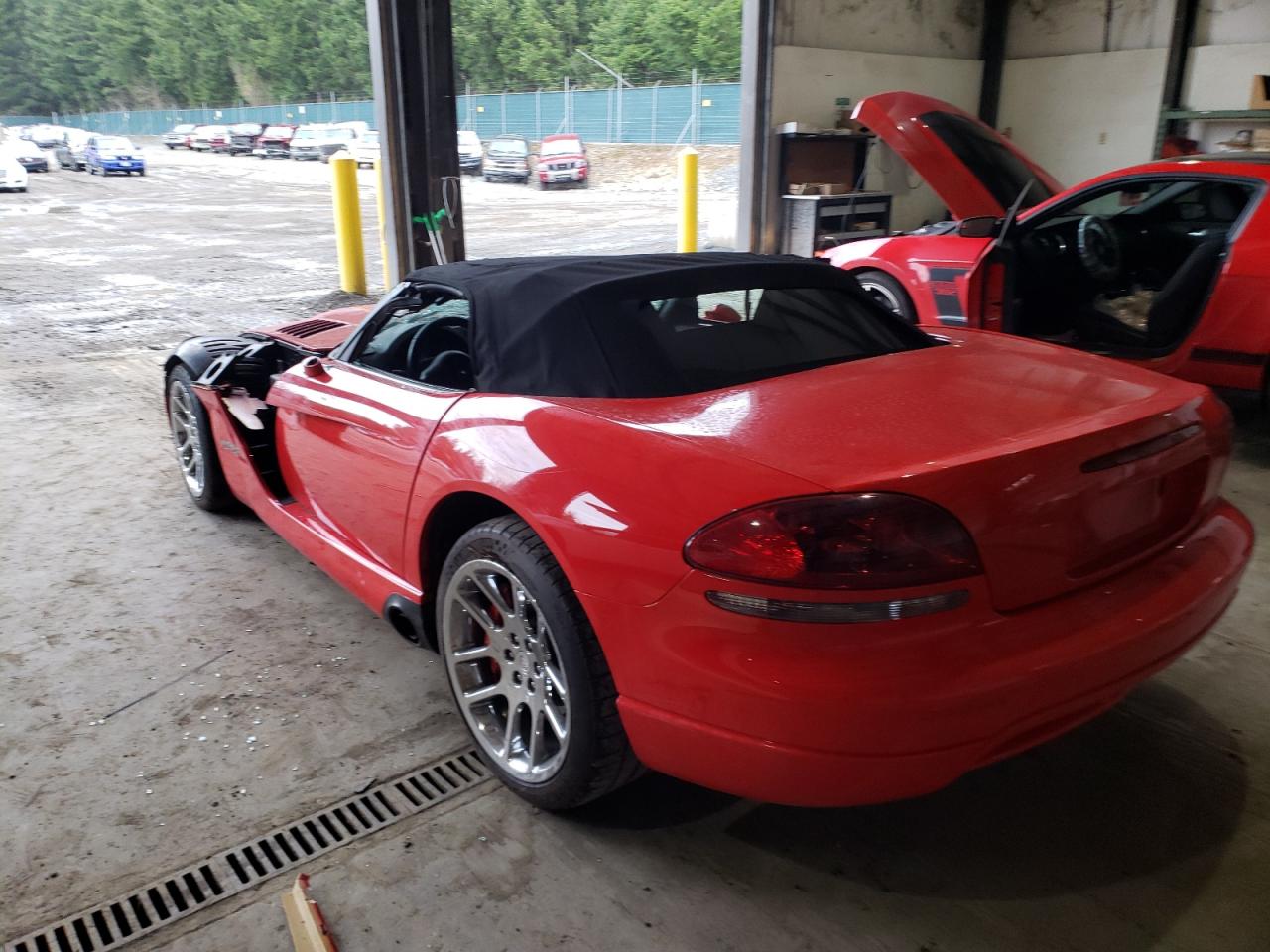 Photo 3 from auction – 2004 DODGE VIPER SRT- with VIN 1B3JZ65Z54V100965