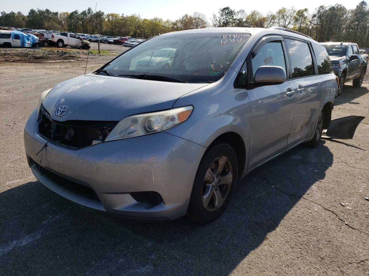 Photo 2 from auction – 2014 TOYOTA SIENNA LE with VIN 5TDKK3DC9ES419493
