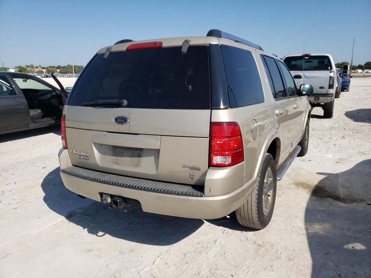 Photo 4 from auction – 2005 FORD EXPLORER L with VIN 1FMDU75W65UB49813
