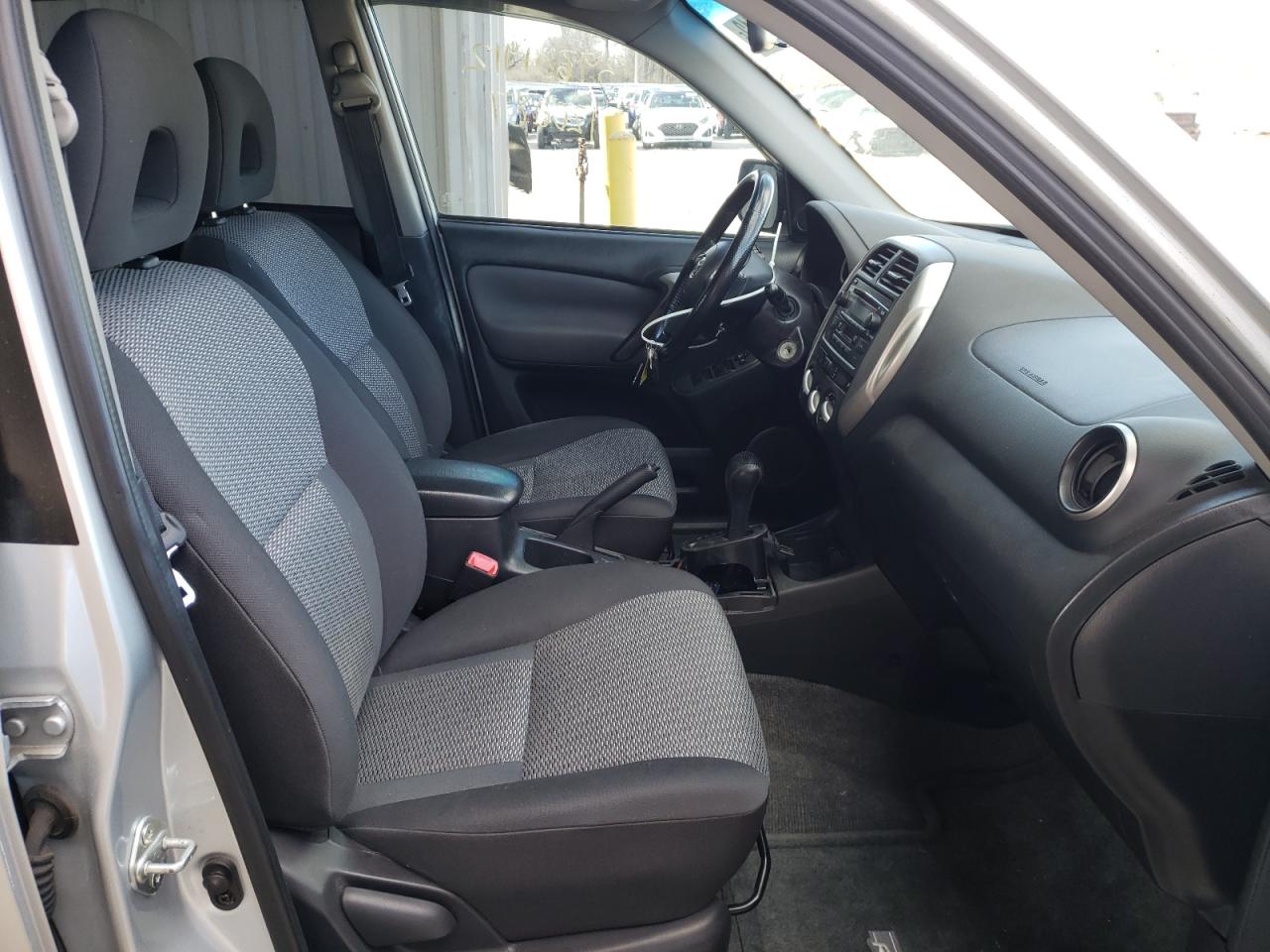 Photo 5 from auction – 2005 TOYOTA RAV 4 with VIN JTEHD20V450041538