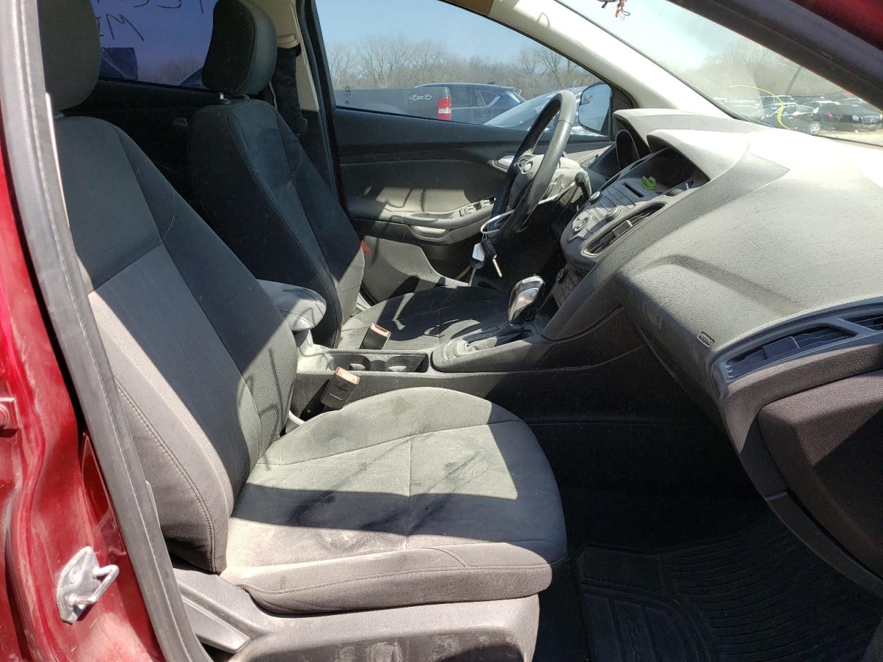 Photo 5 from auction – 2016 FORD FOCUS SE with VIN 1FADP3F29GL361345