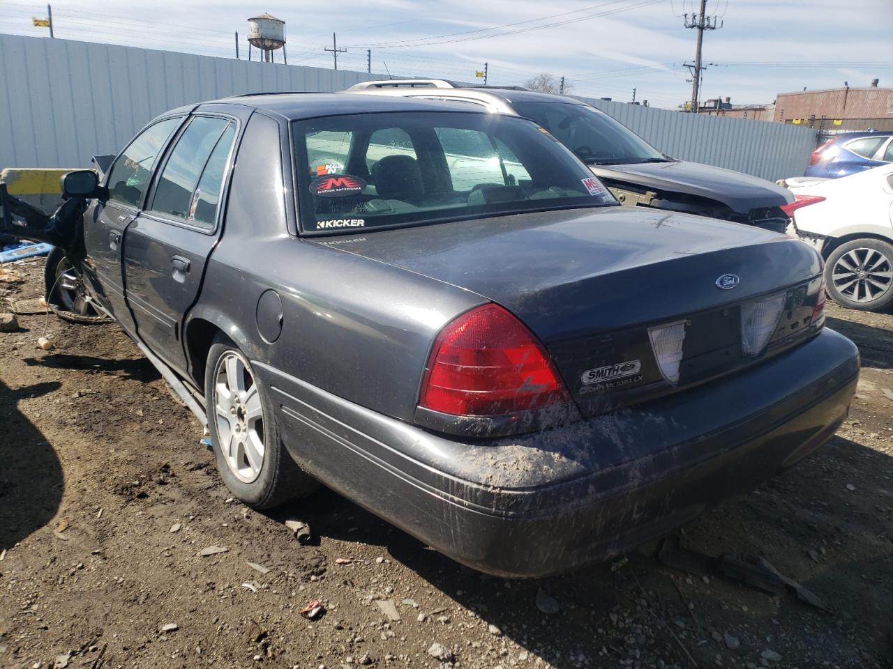 Photo 3 from auction – 2004 FORD CROWN VICT with VIN 2FDFP74W54X160467