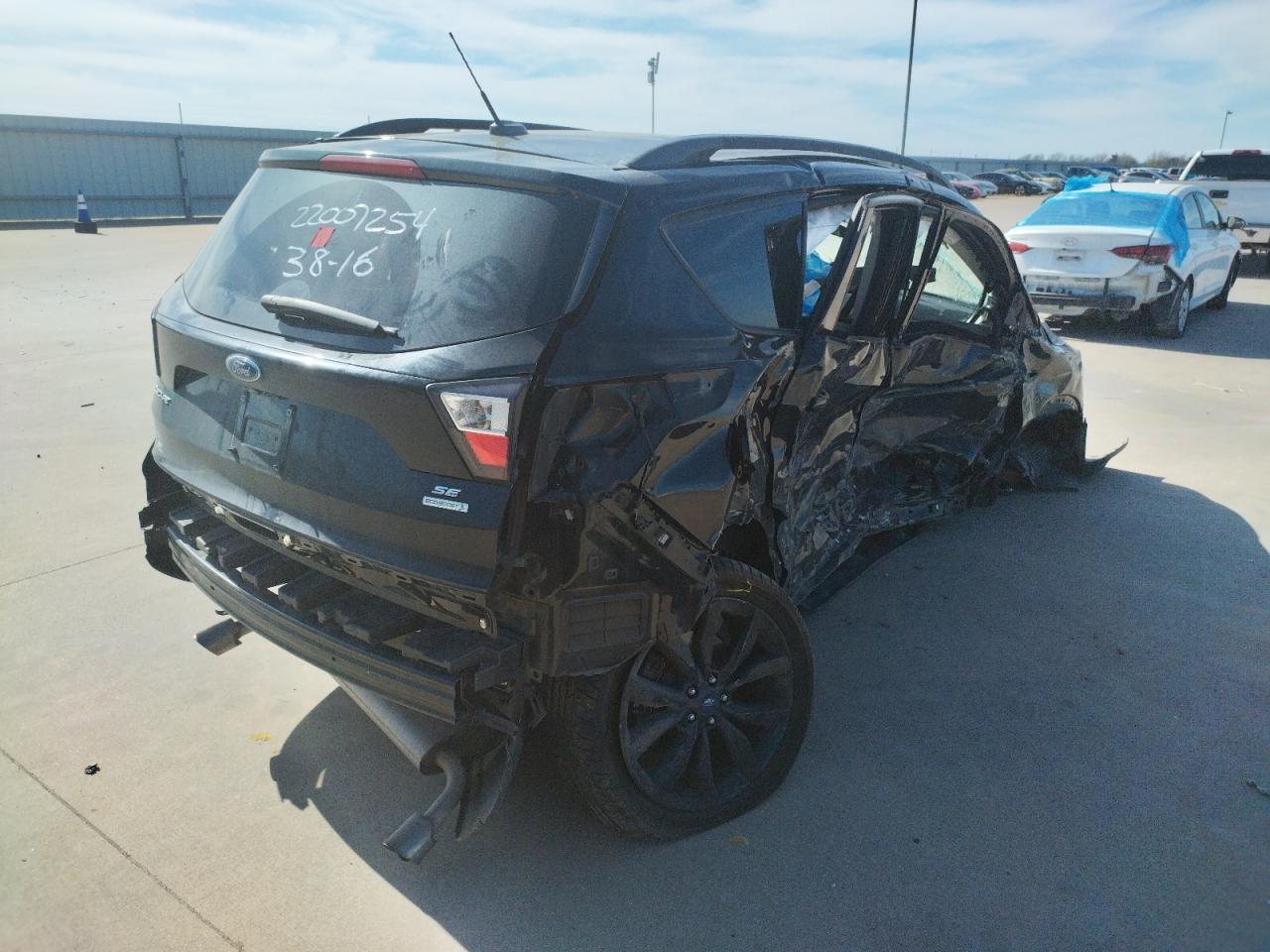 Photo 4 from auction – 2017 FORD ESCAPE SE with VIN 1FMCU0GD8HUC26622