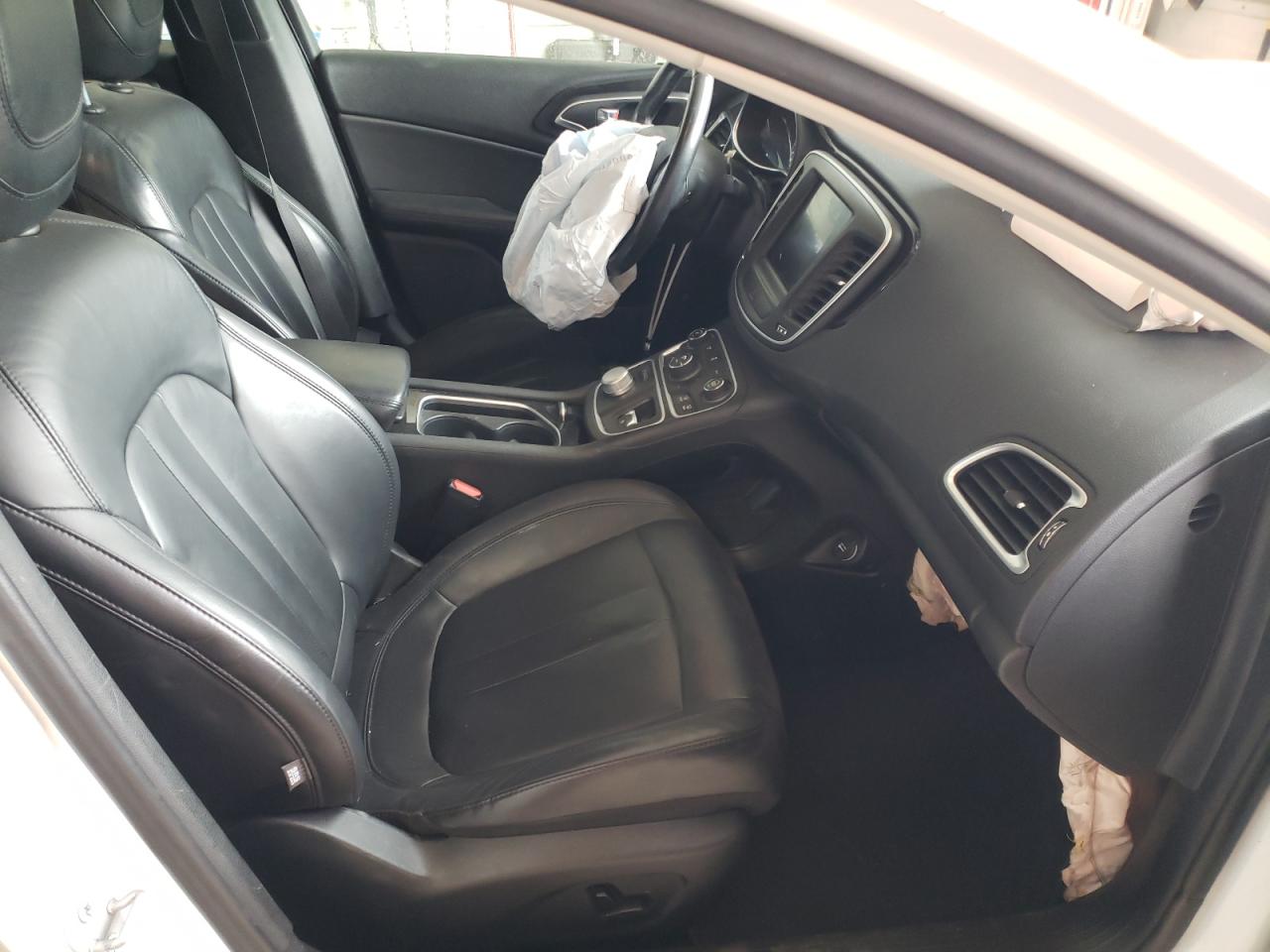 Photo 5 from auction – 2015 CHRYSLER 200 C with VIN 1C3CCCCB3FN500916