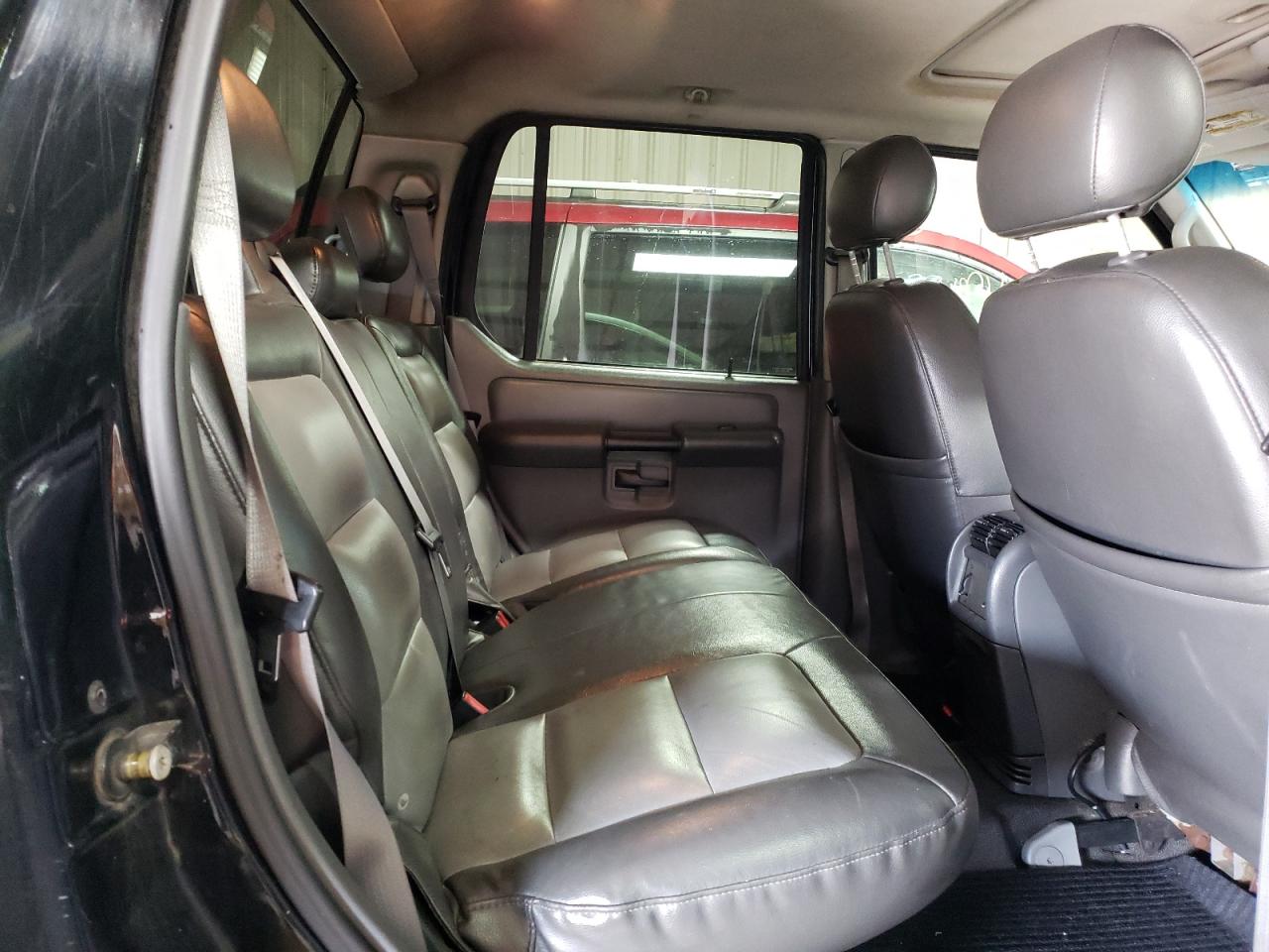Photo 6 from auction – 2004 FORD EXPLORER S with VIN 1FMZU77K14UB85956