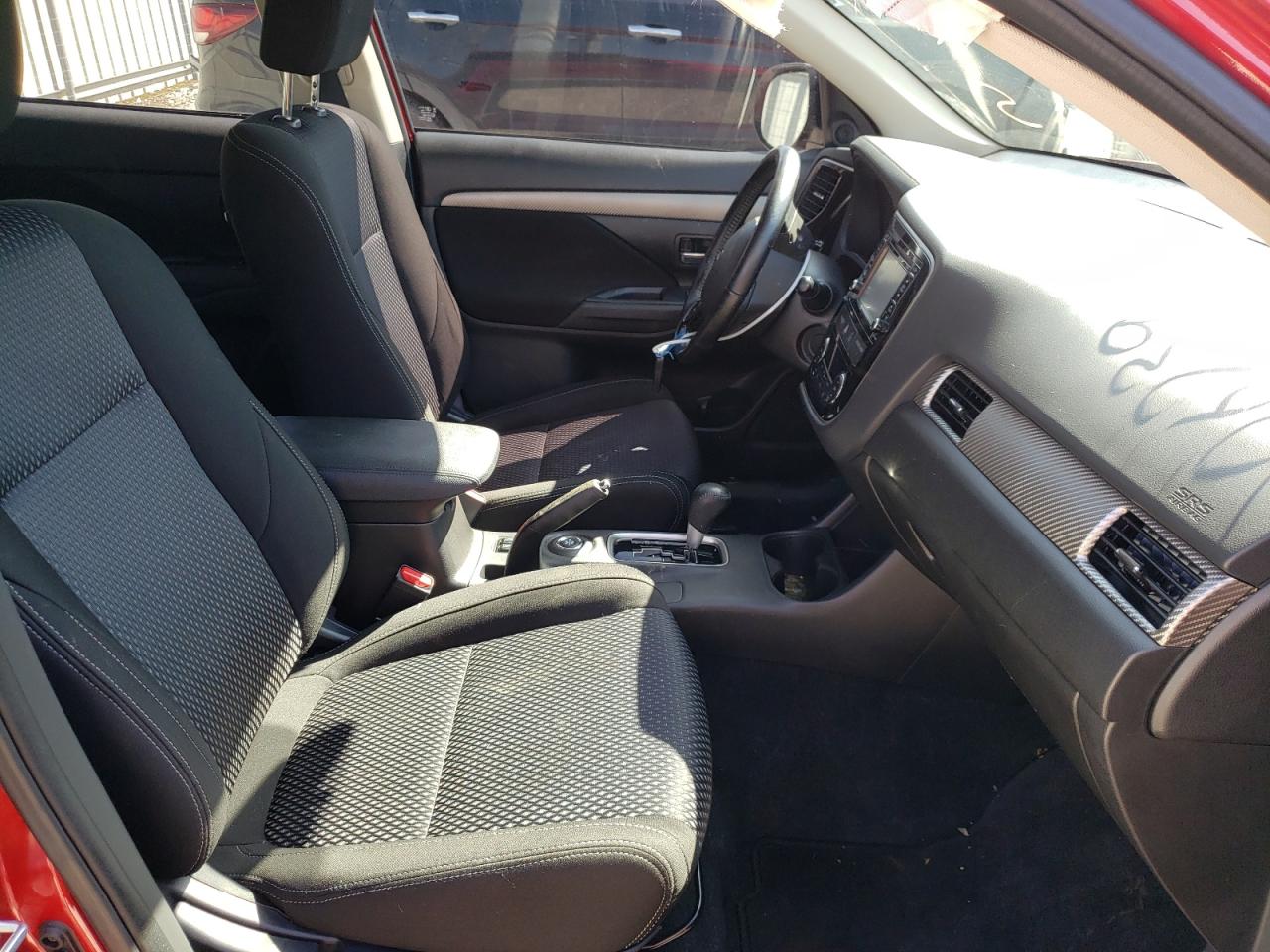 Photo 5 from auction – 2016 MITSUBISHI OUTLANDER with VIN JA4AZ3A30GZ006739