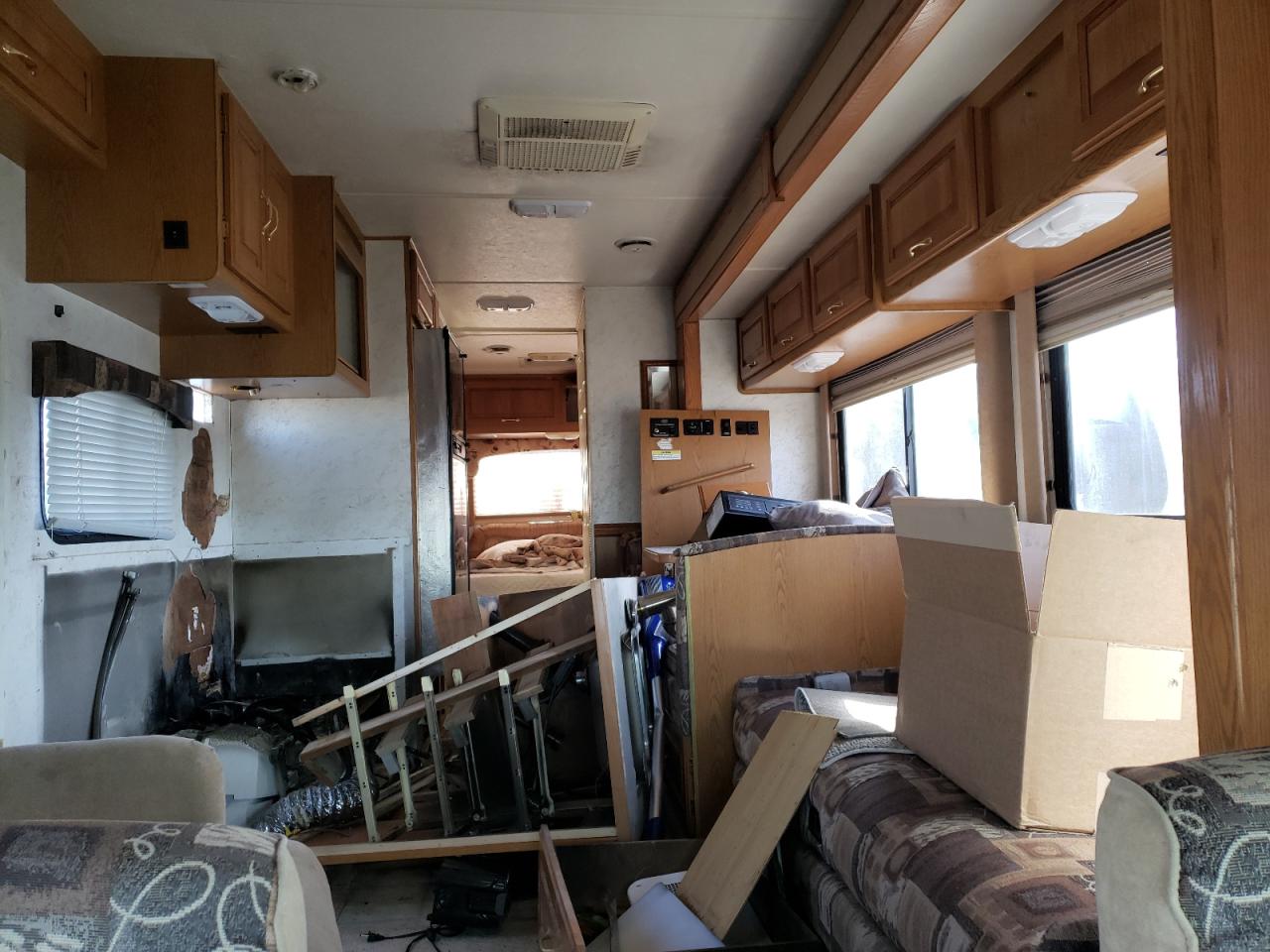 Photo 6 from auction – 2003 FORD E 450 with VIN 1FDXE45S43HA18777