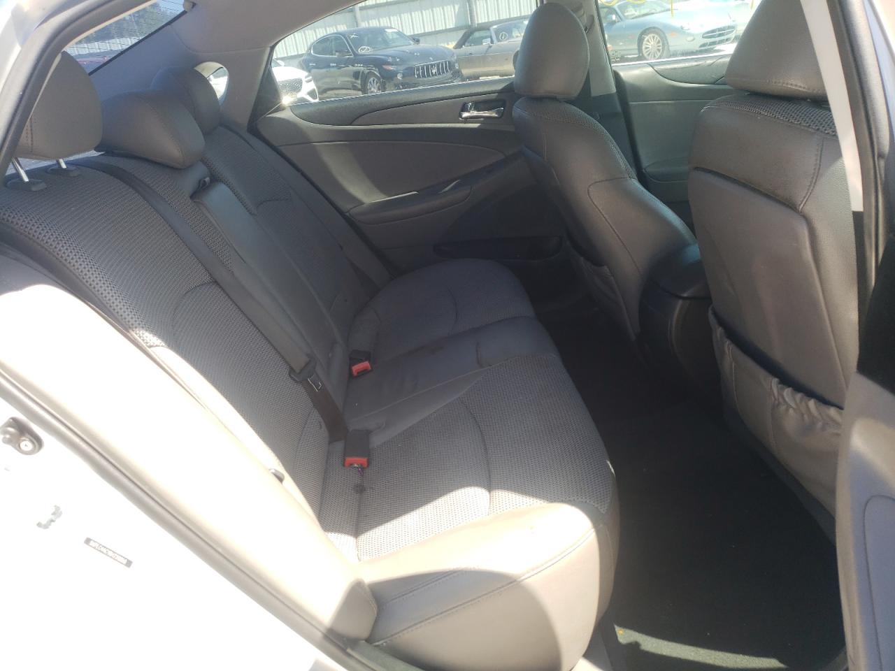 Photo 6 from auction – 2011 HYUNDAI SONATA SE with VIN 5NPEC4AC1BH220850