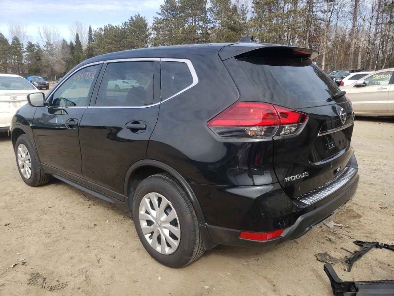 Photo 3 from auction – 2017 NISSAN ROGUE S with VIN KNMAT2MV1HP520935