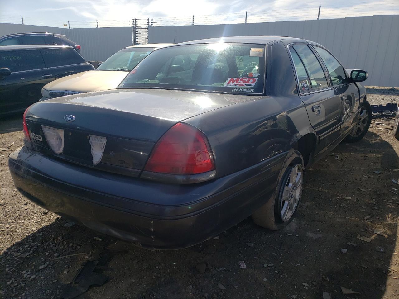 Photo 4 from auction – 2004 FORD CROWN VICT with VIN 2FDFP74W54X160467
