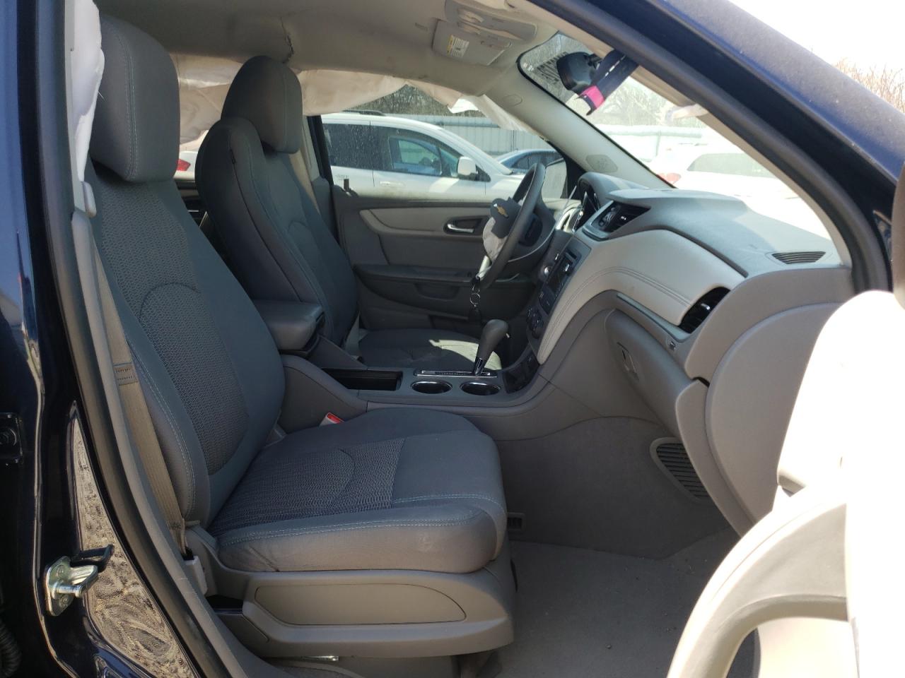 Photo 5 from auction – 2017 CHEVROLET TRAVERSE L with VIN 1GNKRFKD8HJ112253