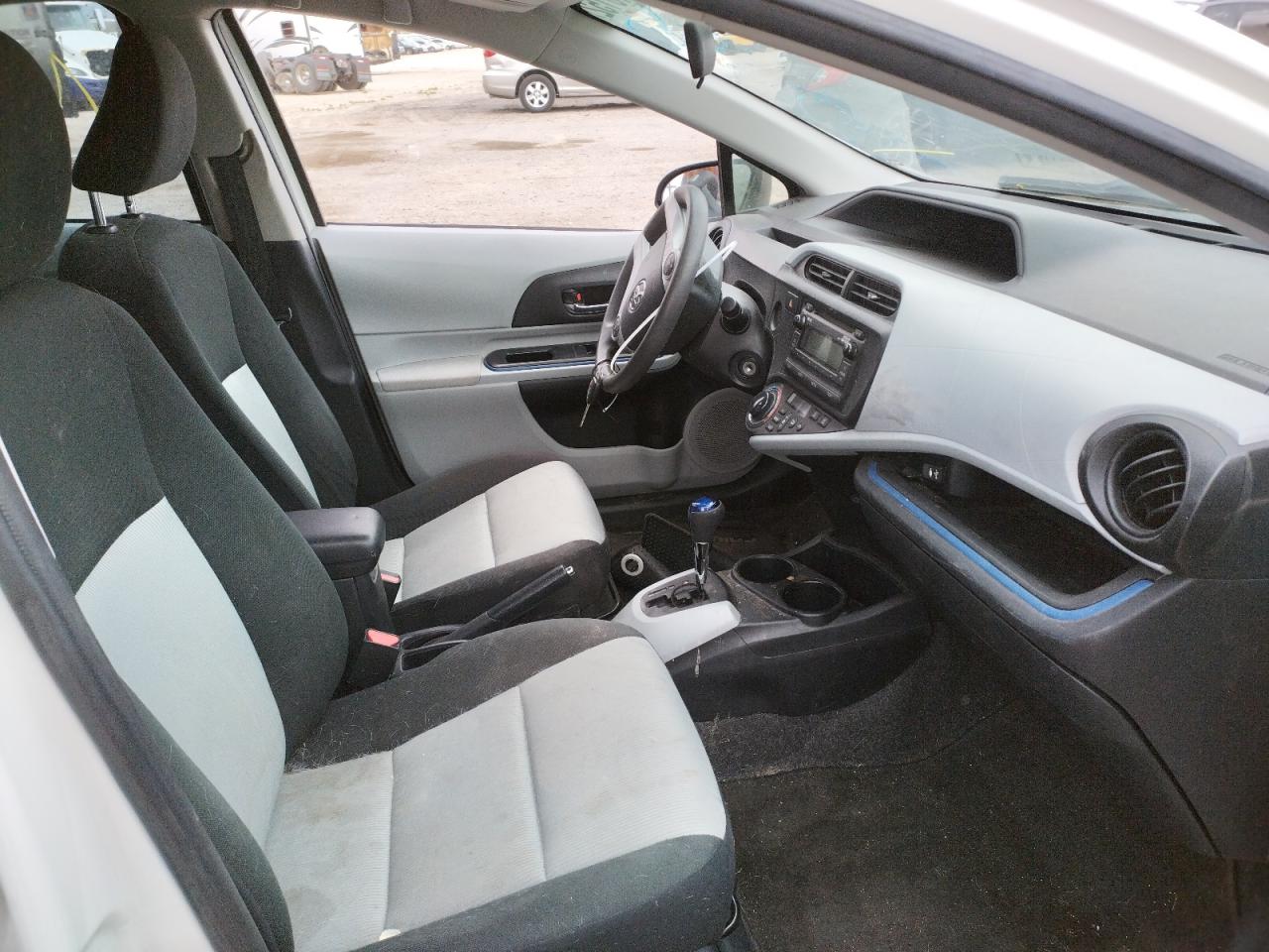 Photo 5 from auction – 2012 TOYOTA PRIUS C with VIN JTDKDTB3XC1500686