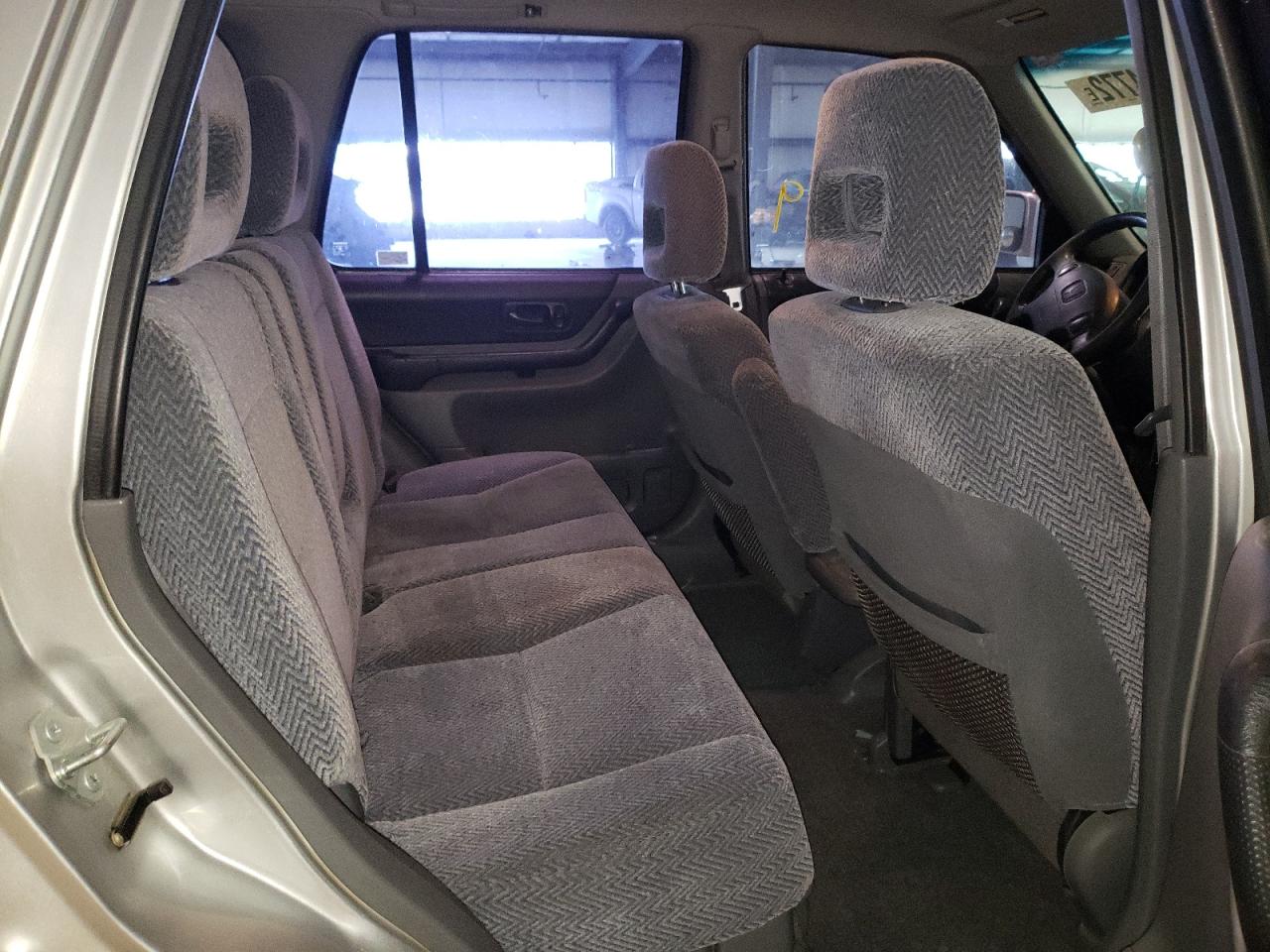 Photo 6 from auction – 1998 HONDA CR-V EX with VIN JHLRD1868WC106488
