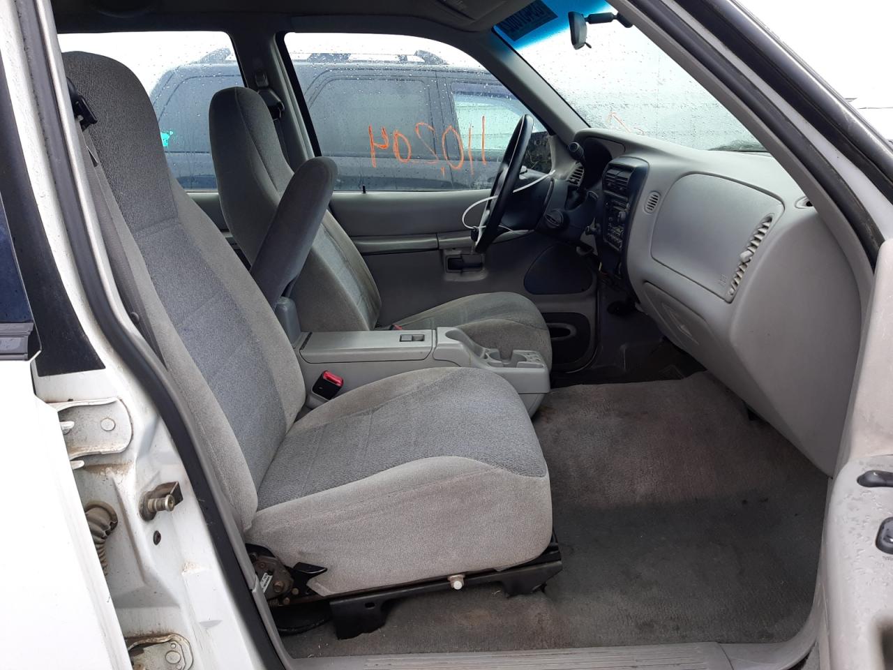 Photo 5 from auction – 2000 FORD EXPLORER X with VIN 1FMZU62X3YZB14909