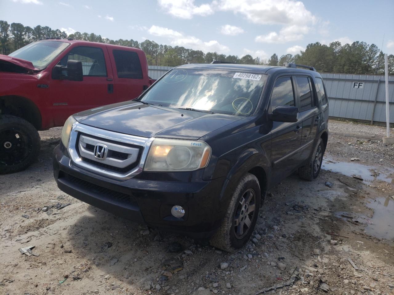 Photo 2 from auction – 2010 HONDA PILOT TOUR with VIN 5FNYF3H96AB003400