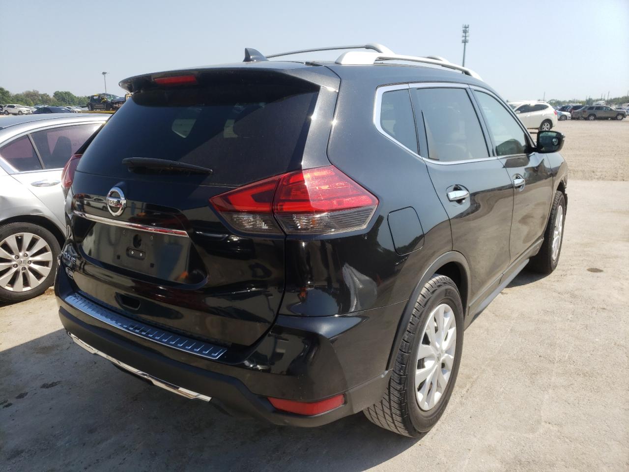 Photo 4 from auction – 2017 NISSAN ROGUE S with VIN 5N1AT2MT9HC731432