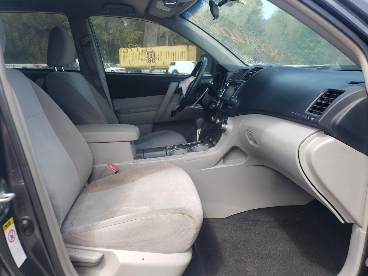 Photo 5 from auction – 2013 TOYOTA HIGHLANDER with VIN 5TDZK3EH0DS120403