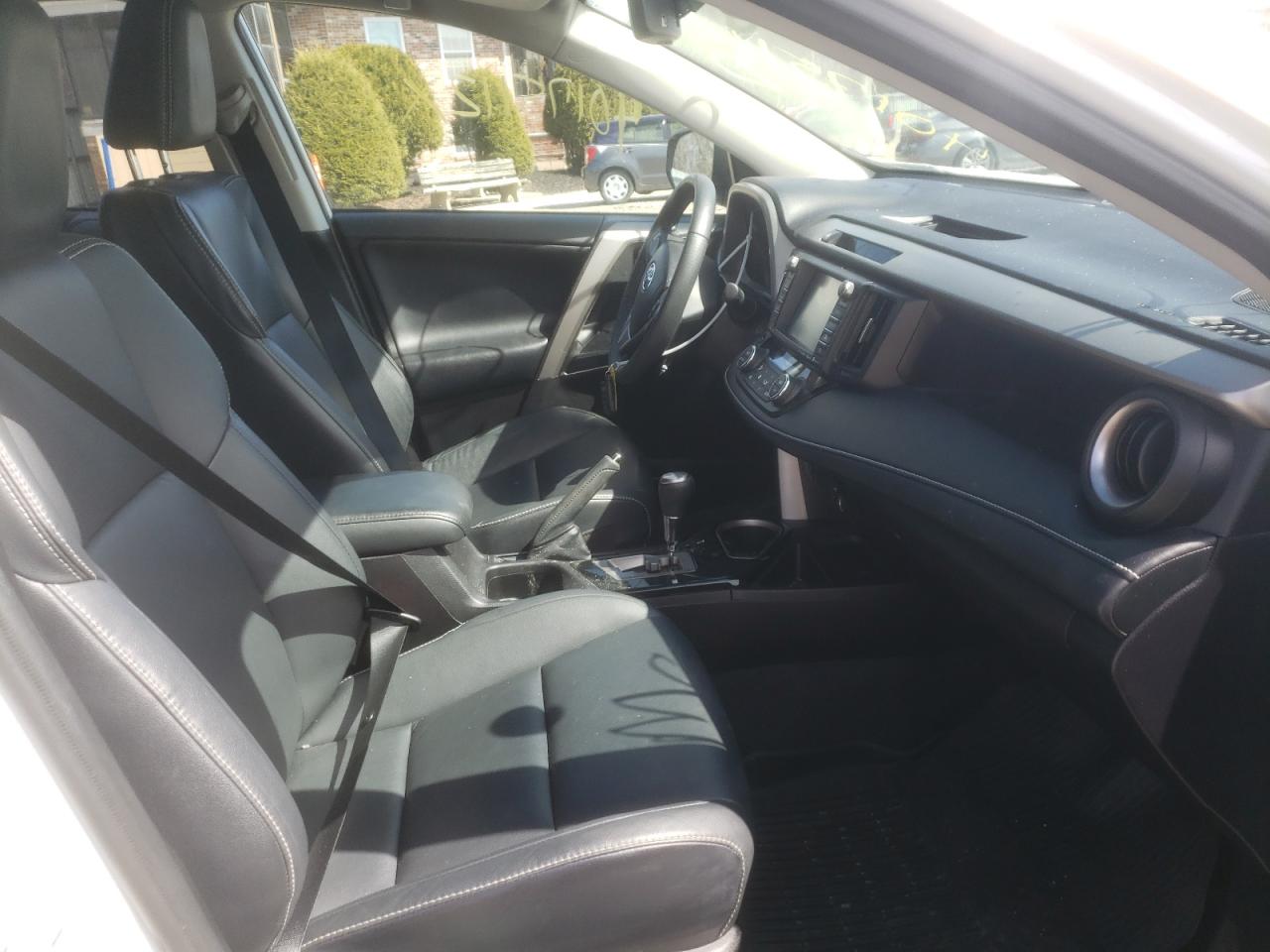 Photo 5 from auction – 2017 TOYOTA RAV4 LIMIT with VIN 2T3DFREV3HW678273