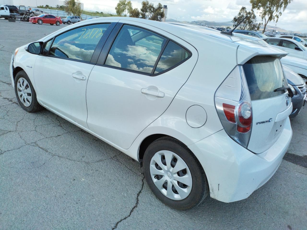 Photo 3 from auction – 2014 TOYOTA PRIUS C with VIN JTDKDTB38E1564809