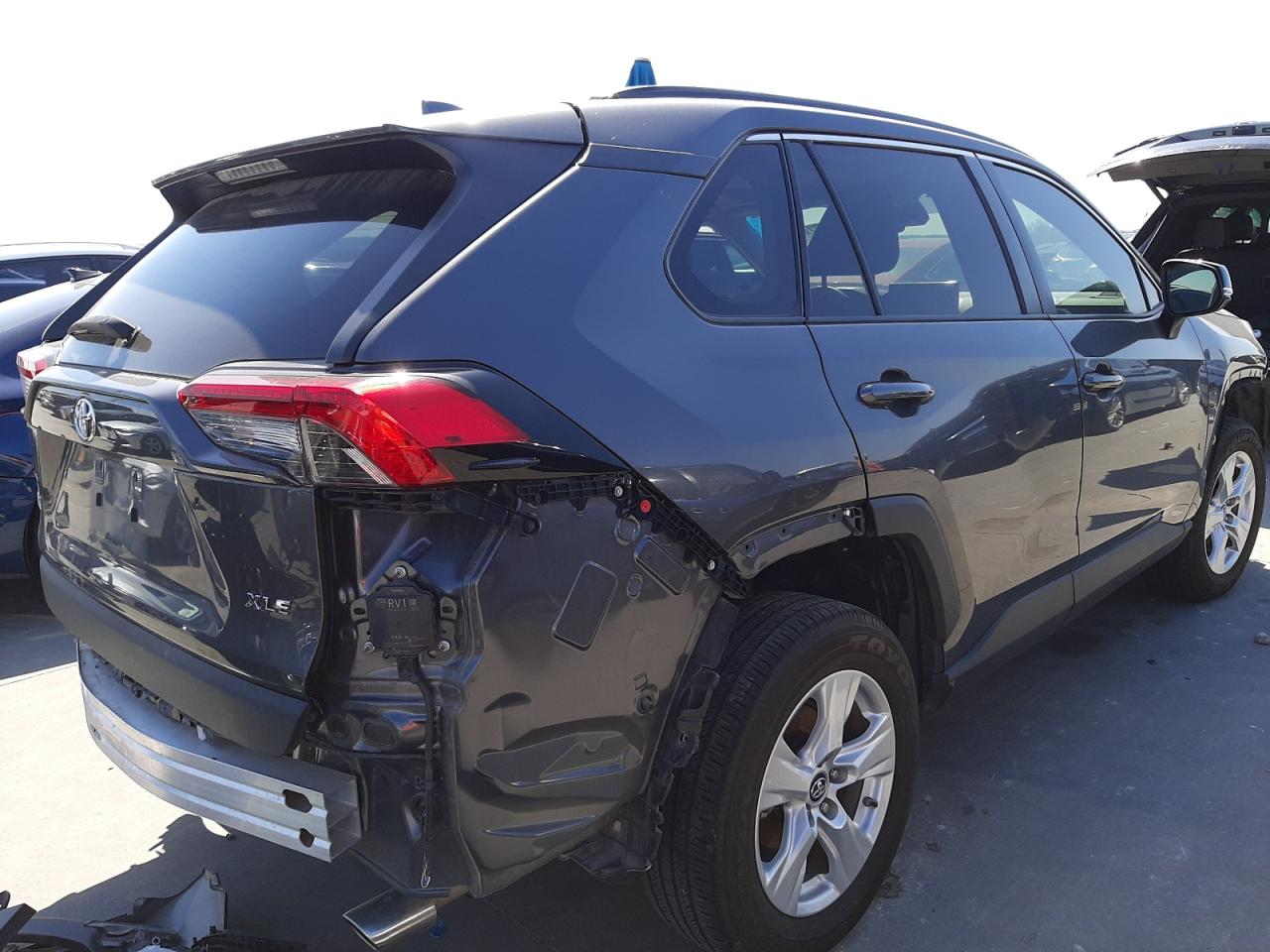 Photo 4 from auction – 2019 TOYOTA RAV4 with VIN 2T3W1RFV9KW015416