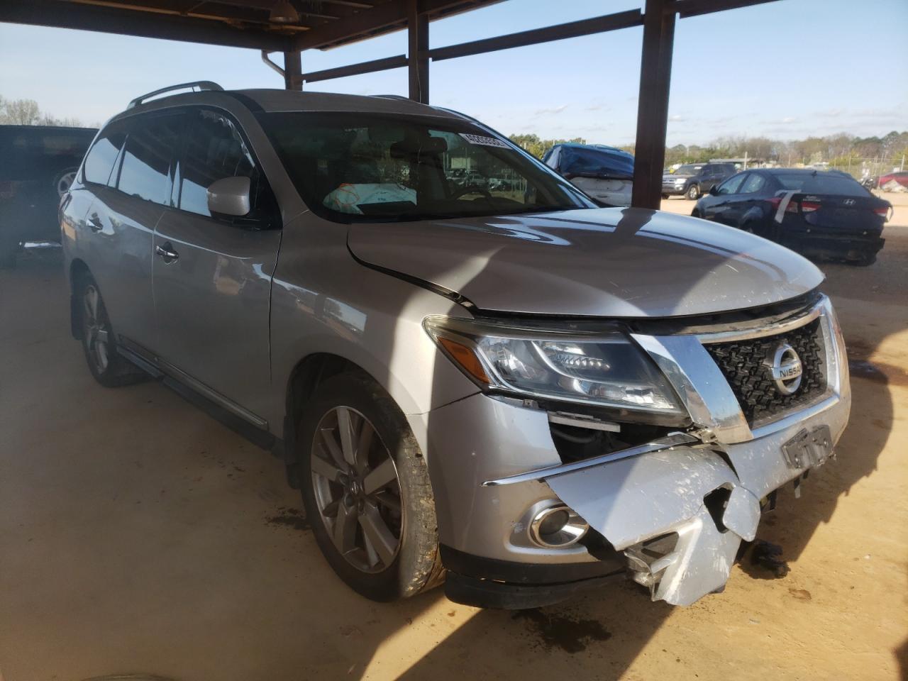 NISSAN PATHFINDER 2014 مع رقم تعريف المركبة 5N1AR2MN0EC611627 - صورة من المزاد