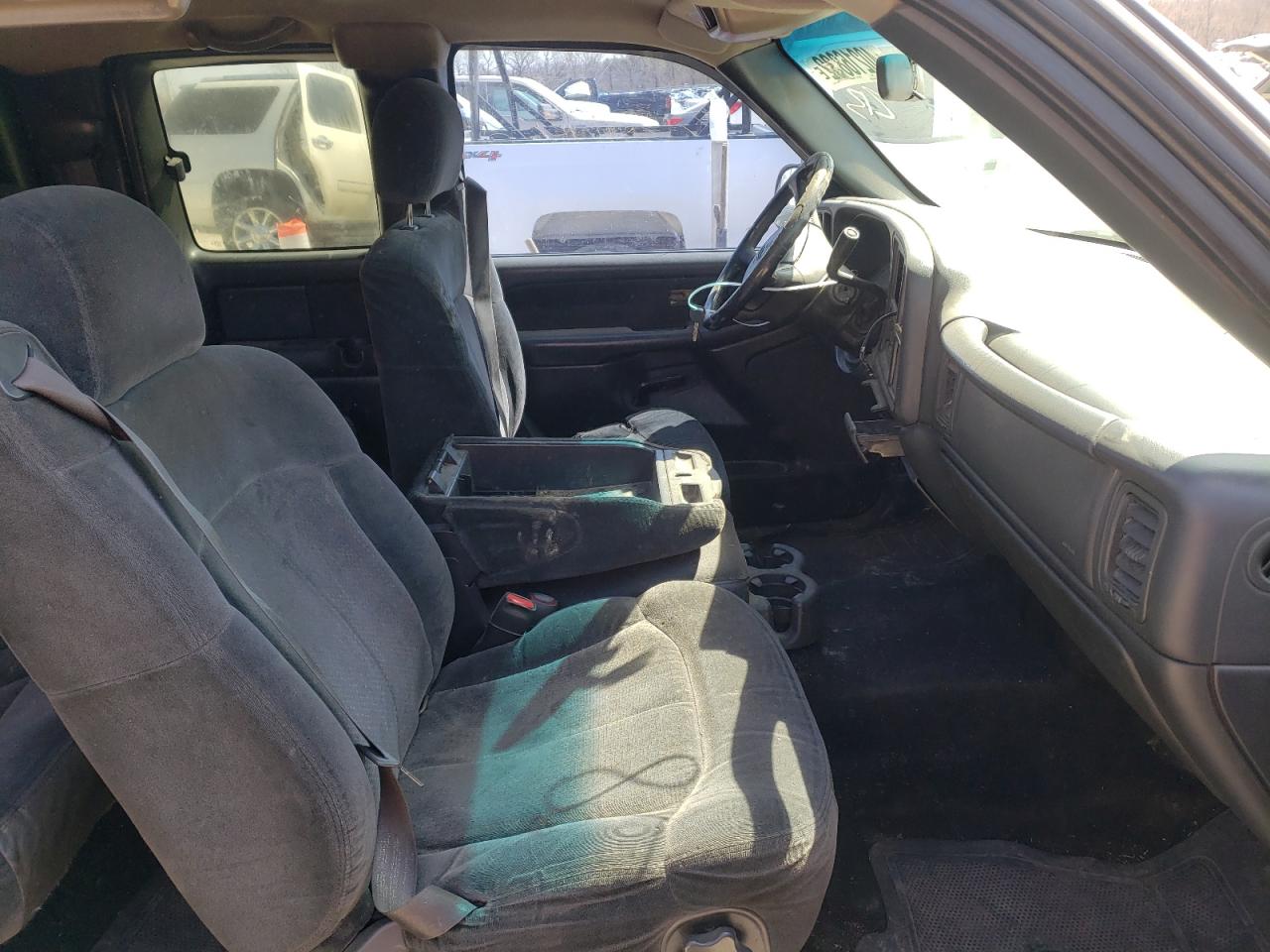 Photo 5 from auction – 2001 CHEVROLET SILVERADO with VIN 2GCEC19T511255278