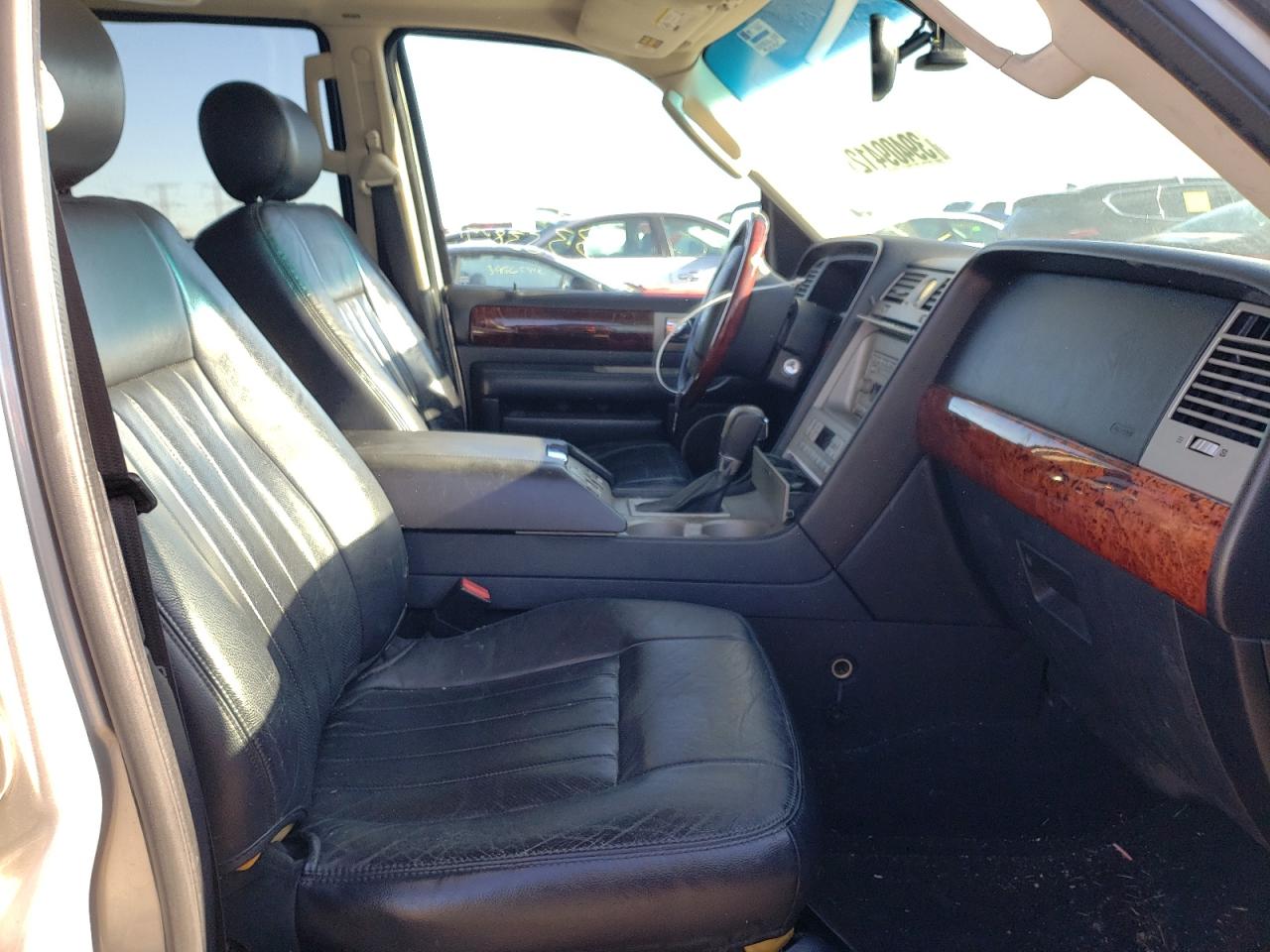 Photo 5 from auction – 2003 LINCOLN NAVIGATOR with VIN 5LMFU28R83LJ02560